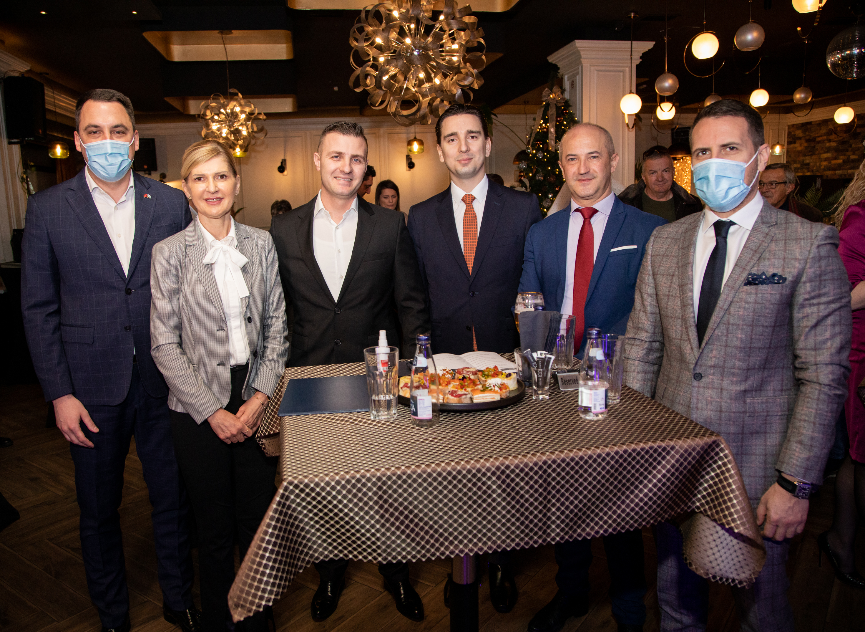 Uručena priznanja najboljim kolektivima i pojedincima u turizmu i ugostiteljstvu Podgorice za 2021. godinu