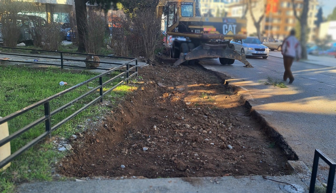 U toku sanacija trotoara prekoputa Muzičkog centra Crne Gore