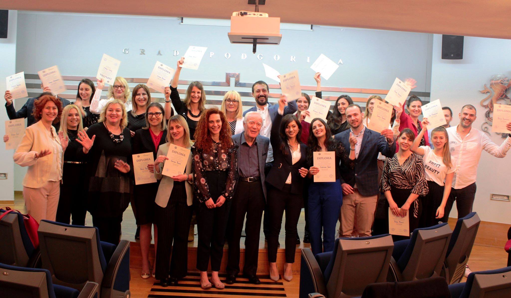 Uručene diplome polaznicima 10. generacije Škole retorike KIC-a "Budo Tomović"
