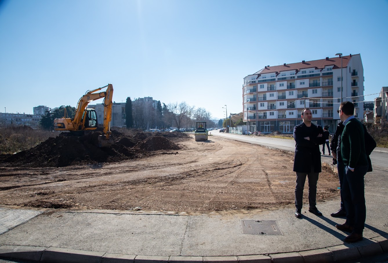 Novi multifunkcionalni prostor sa besplatnim parkingom i sportskim poligonom ispod brda Ljubović