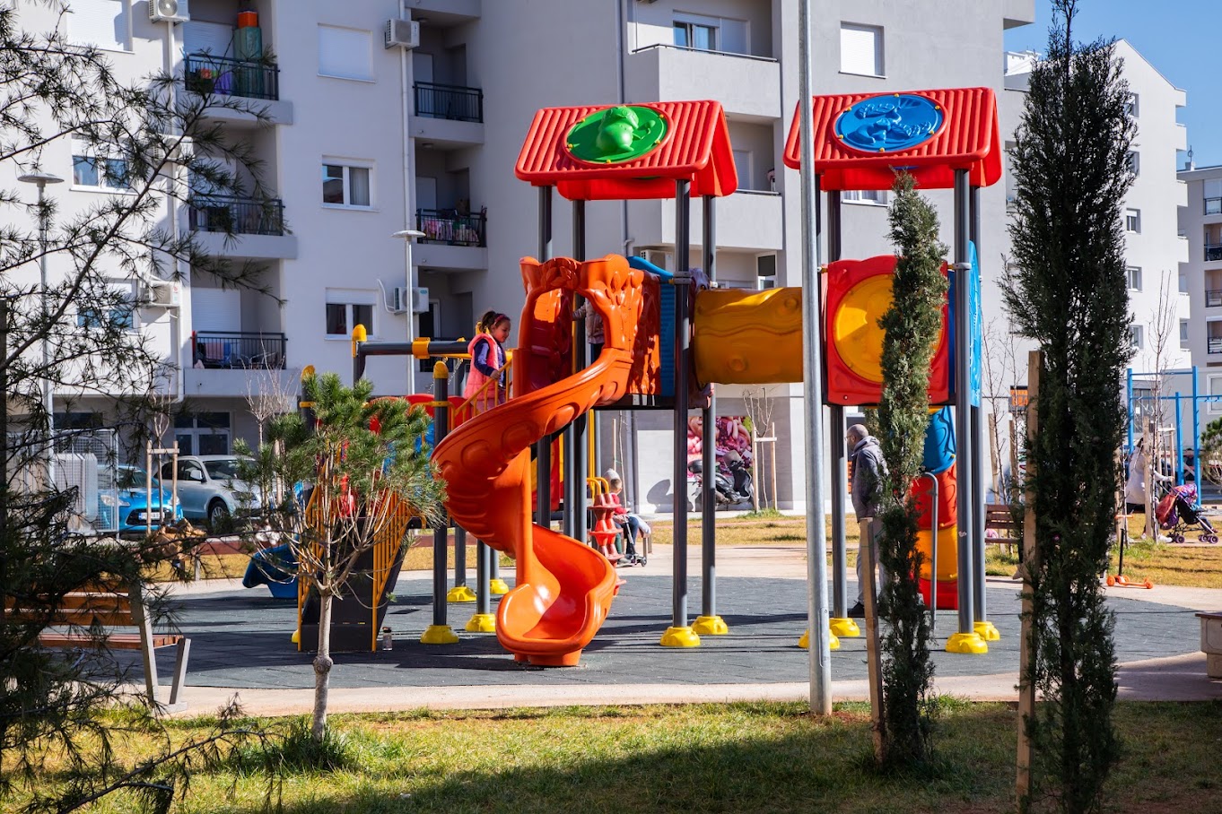 Novi multifunkcionalni prostor sa besplatnim parkingom i sportskim poligonom ispod brda Ljubović