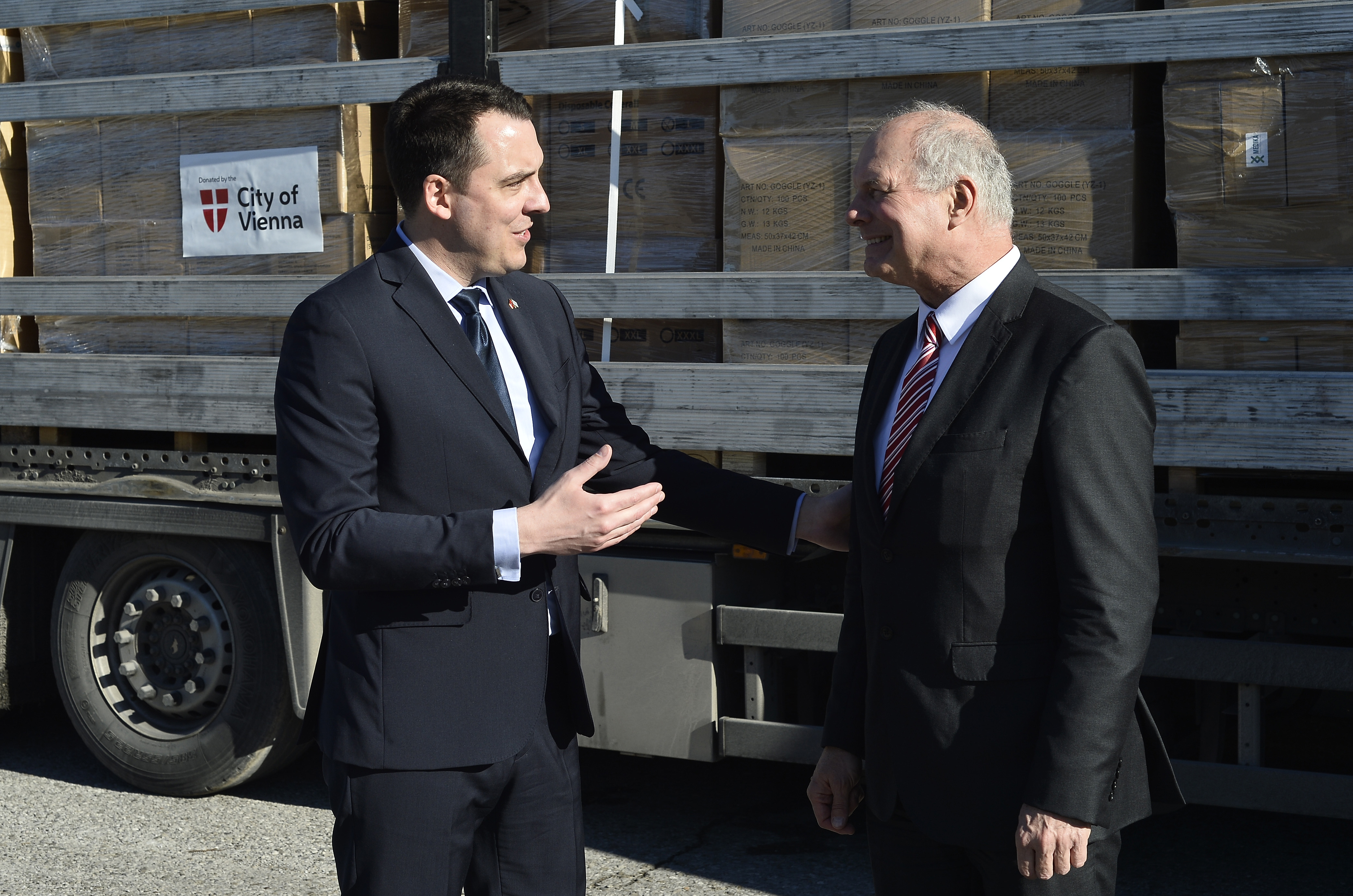 Vrijedna donacija medicinske opreme Glavnom gradu; Vuković: Zahvalan sam i ponosan na prijateljstvo između Beča i Podgorice