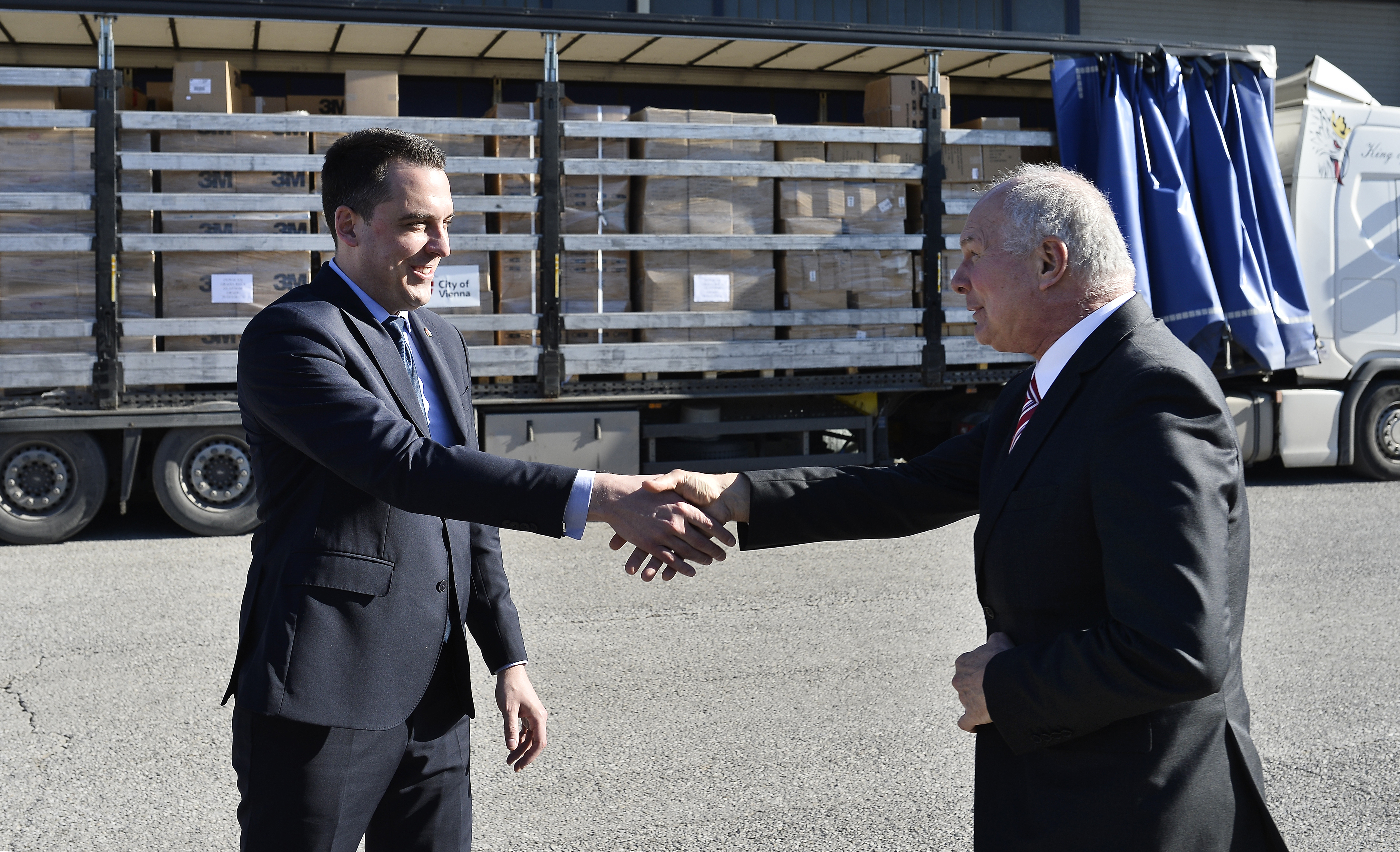 Vrijedna donacija medicinske opreme Glavnom gradu; Vuković: Zahvalan sam i ponosan na prijateljstvo između Beča i Podgorice