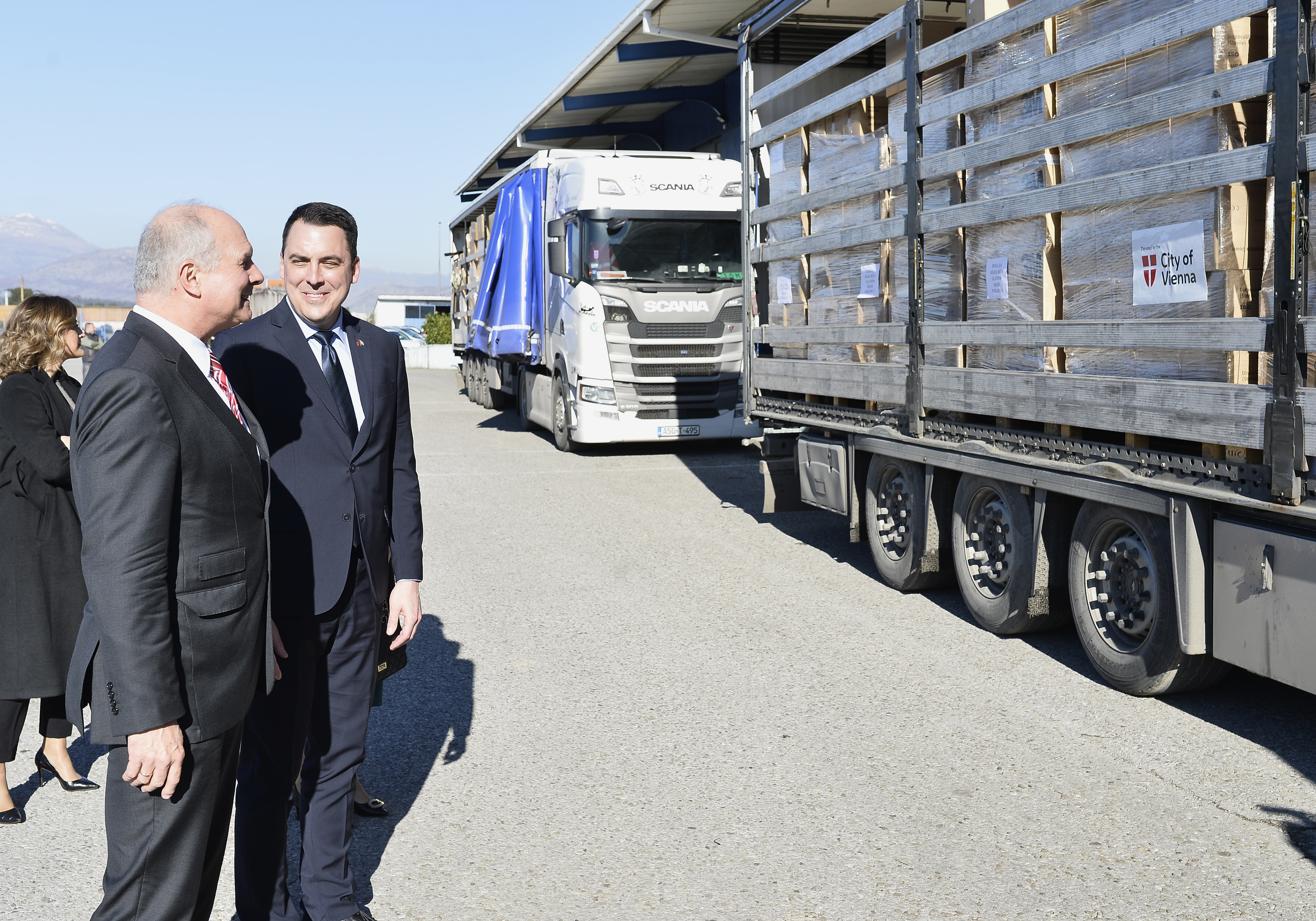 Vrijedna donacija medicinske opreme Glavnom gradu; Vuković: Zahvalan sam i ponosan na prijateljstvo između Beča i Podgorice