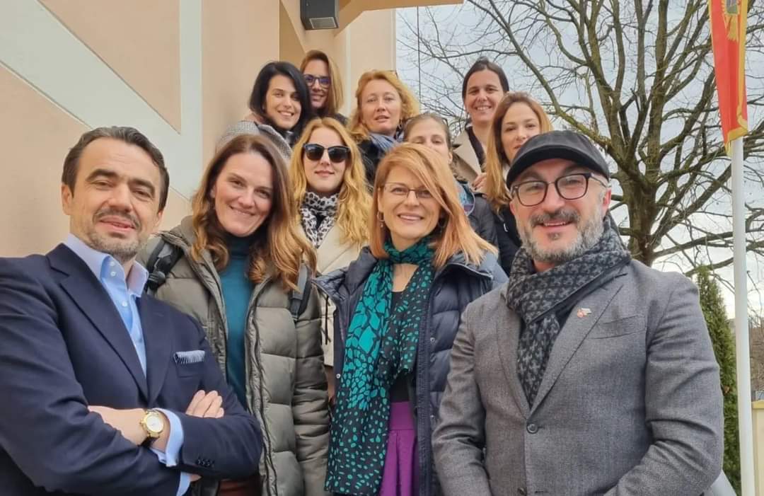 Gradsko pozoriste u Ljubljani povodom učešća na regionalnom festivalu RUTA Grupa Triglav