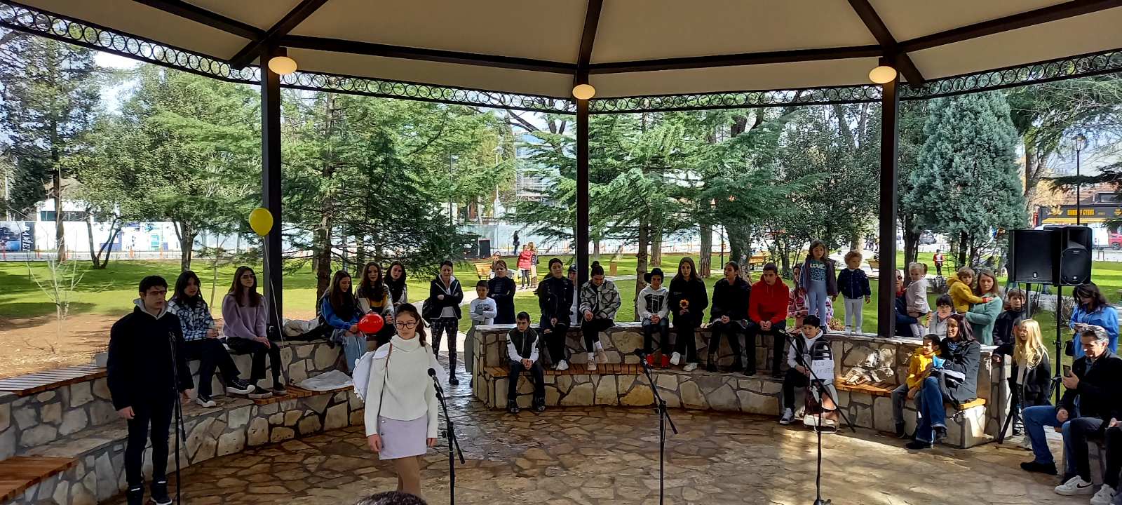 "Mladost" u Njegoševom parku; Edukativna predstava mladih umjetnika oduševila posjetioce