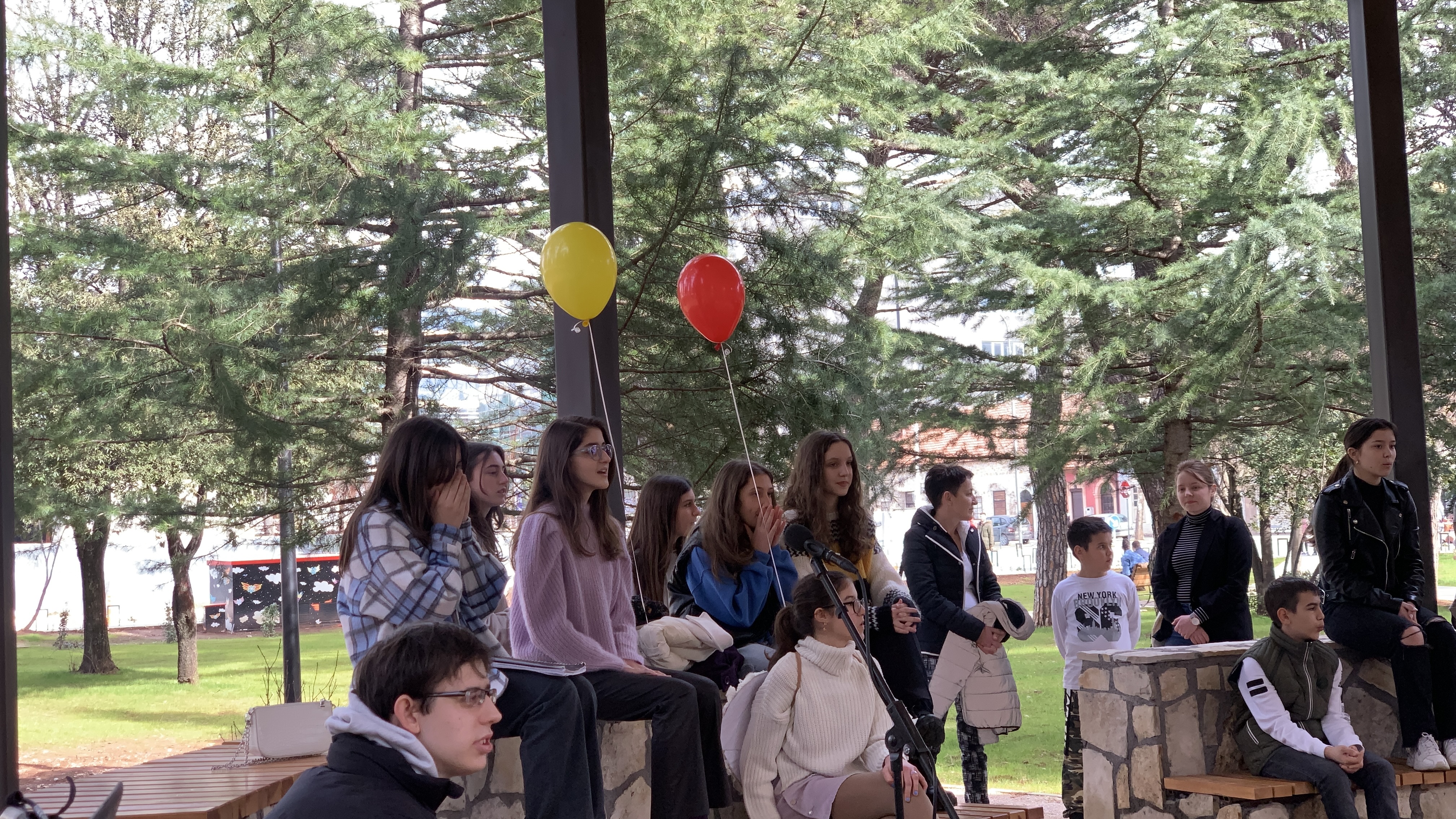 "Mladost" u Njegoševom parku; Edukativna predstava mladih umjetnika oduševila posjetioce