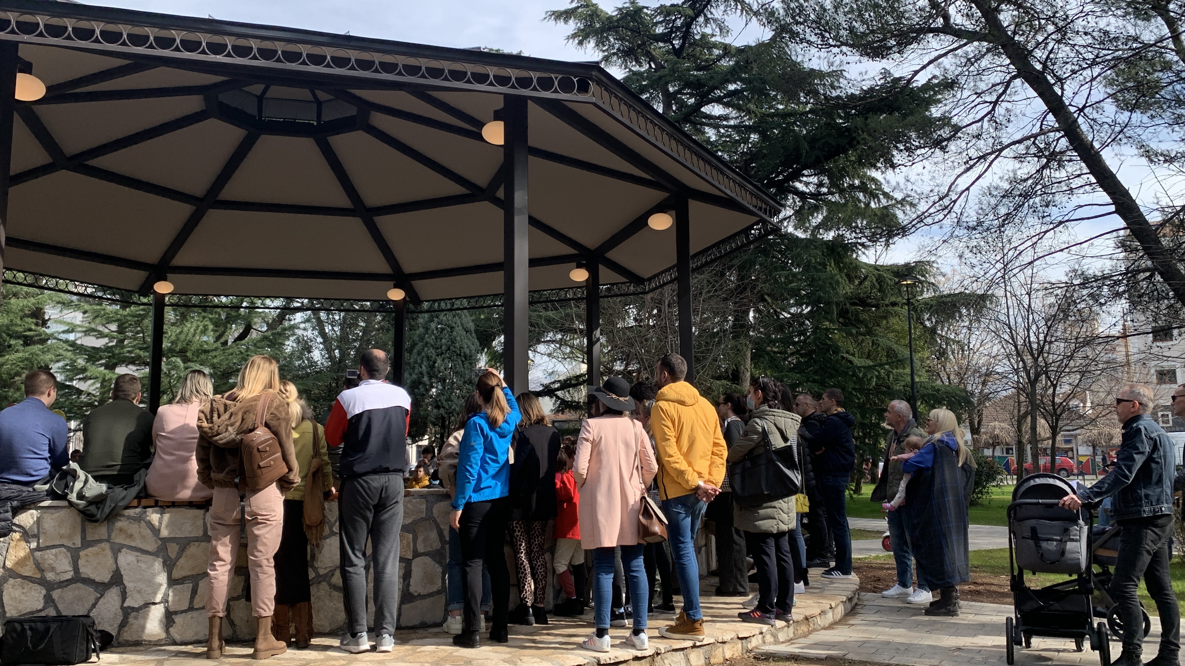 "Mladost" u Njegoševom parku; Edukativna predstava mladih umjetnika oduševila posjetioce