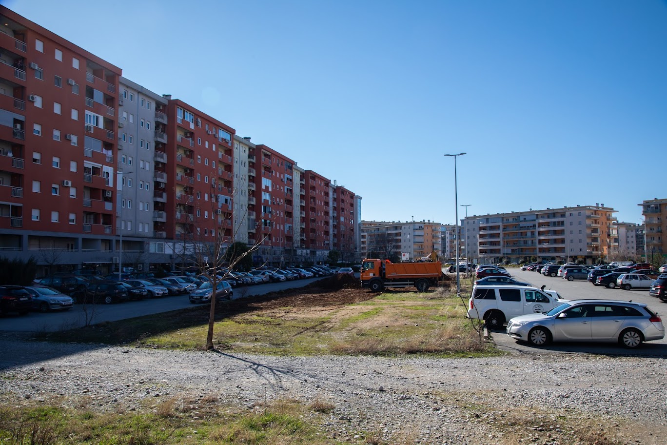 Počeli radovi na uređenju zelene površine sa dječjim igralištem u City kvartu