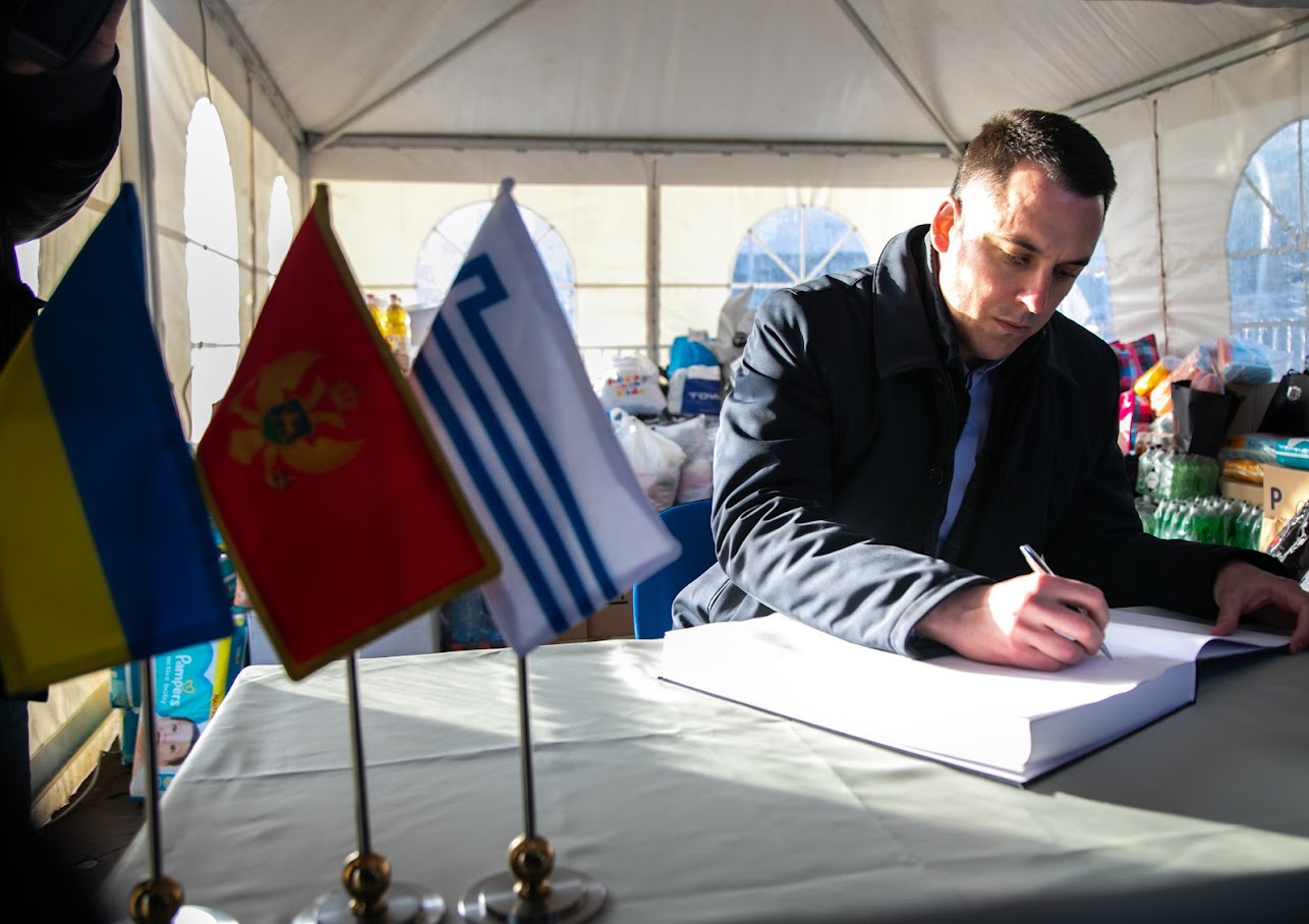 Na Trgu nezavisnosti počela akcija "Građani Podgorice za Ukrajinu"