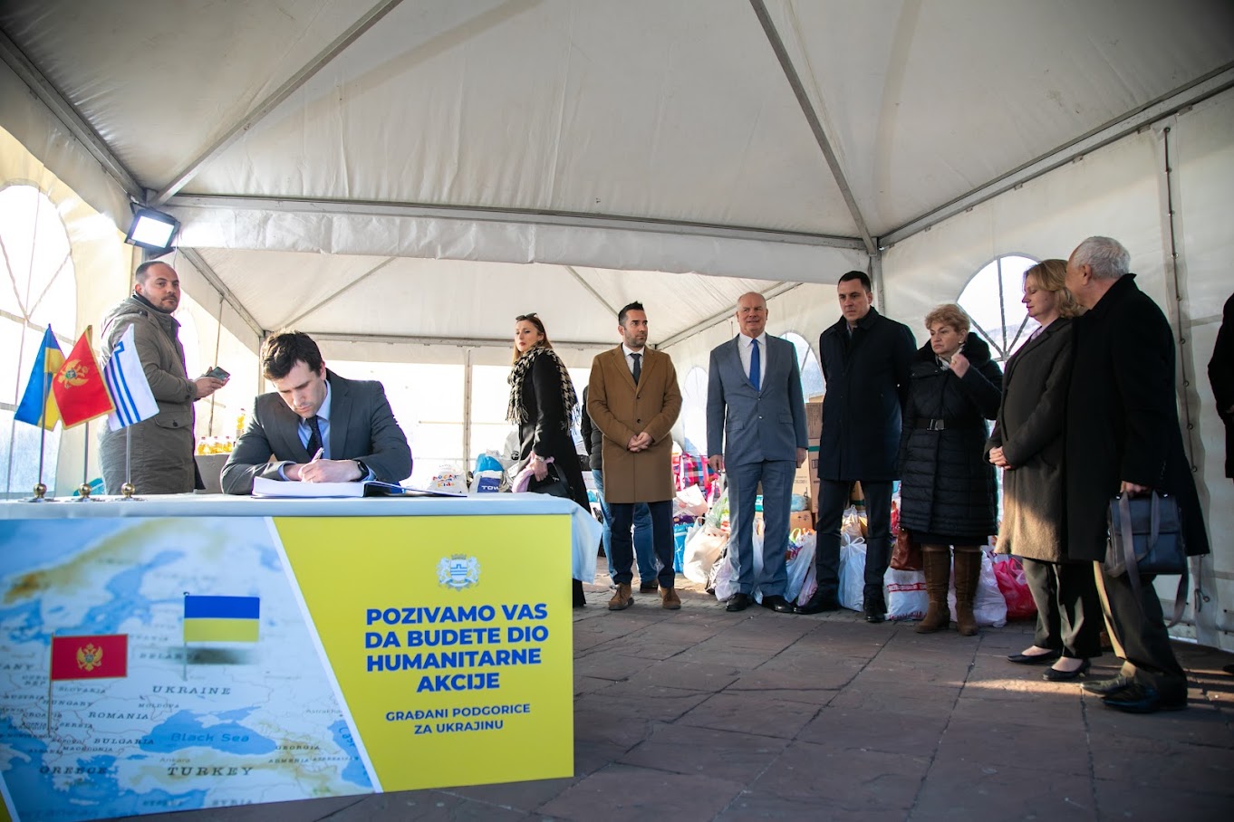 Na Trgu nezavisnosti počela akcija "Građani Podgorice za Ukrajinu"