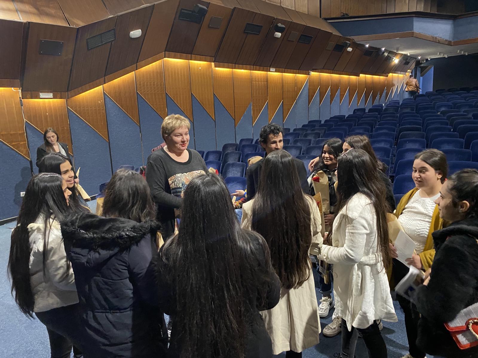 Pripadnice RE populacije u KIC-u "Budo Tomović" uživale u koncertu povodom 8.marta