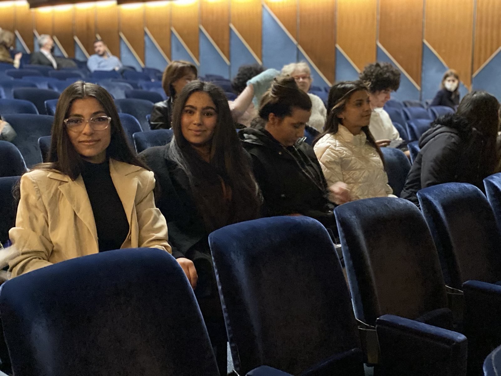 Pripadnice RE populacije u KIC-u "Budo Tomović" uživale u koncertu povodom 8.marta