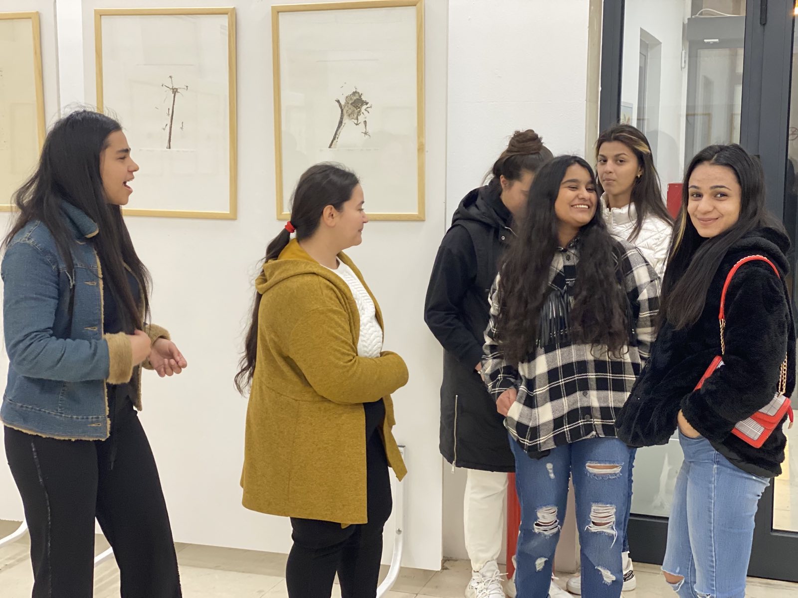 Pripadnice RE populacije u KIC-u "Budo Tomović" uživale u koncertu povodom 8.marta