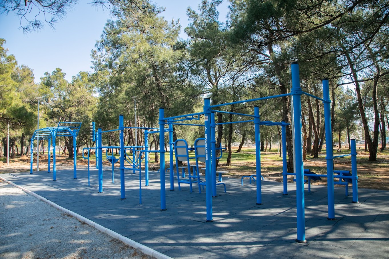 Vuković obišao buduću sportsko-rekreativnu zonu „13. jul“ na kojoj je postavljena najmodernija teretana na otvorenom