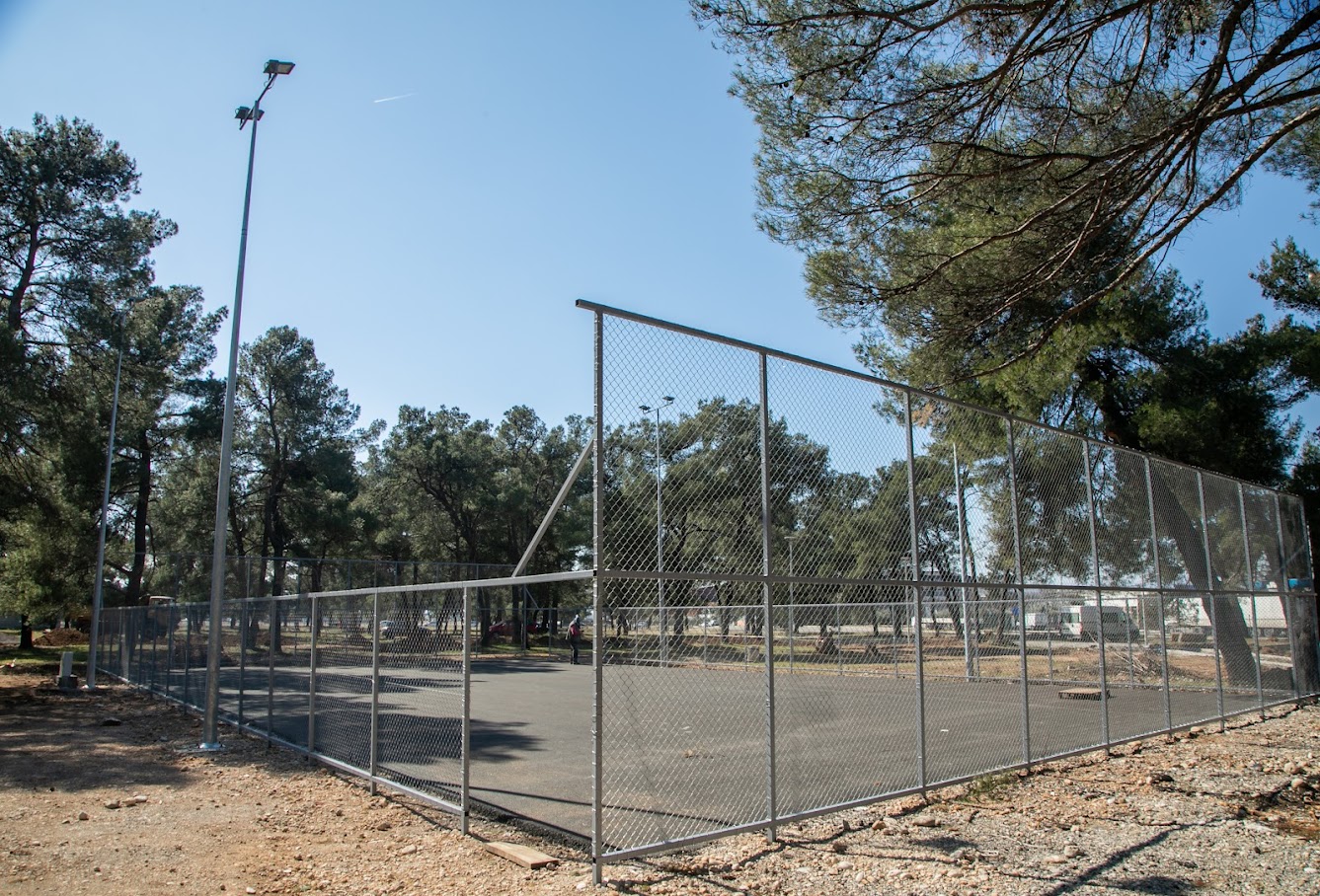 Vuković obišao buduću sportsko-rekreativnu zonu „13. jul“ na kojoj je postavljena najmodernija teretana na otvorenom