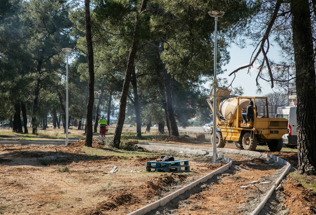 Vuković obišao buduću sportsko-rekreativnu zonu „13. jul“ na kojoj je postavljena najmodernija teretana na otvorenom