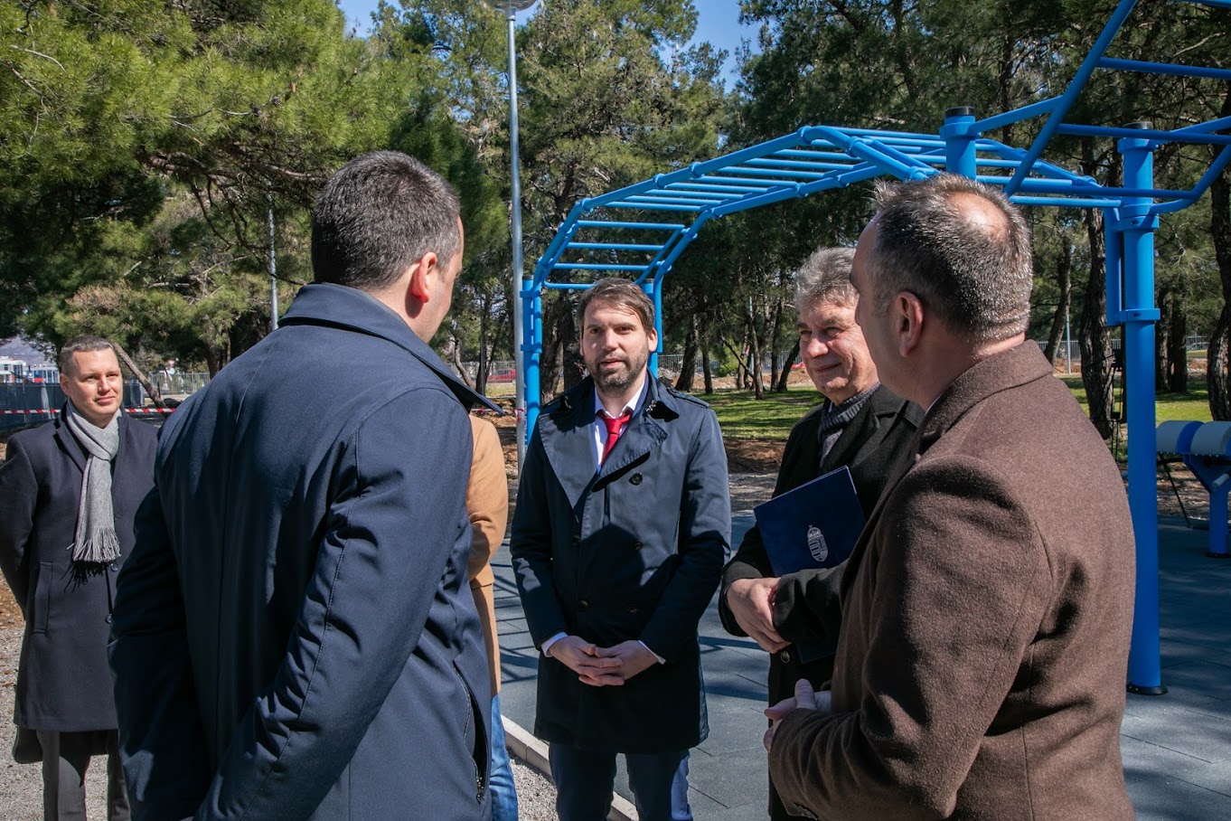 Vuković obišao buduću sportsko-rekreativnu zonu „13. jul“ na kojoj je postavljena najmodernija teretana na otvorenom