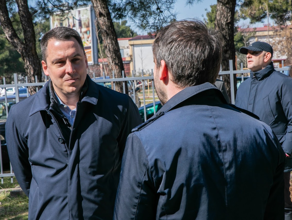 Vuković obišao buduću sportsko-rekreativnu zonu „13. jul“ na kojoj je postavljena najmodernija teretana na otvorenom