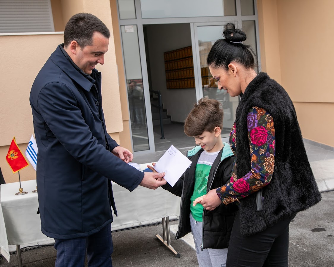 Vuković uručio ključeve: Stambeno pitanje riješio još 91 radnik naših preduzeća