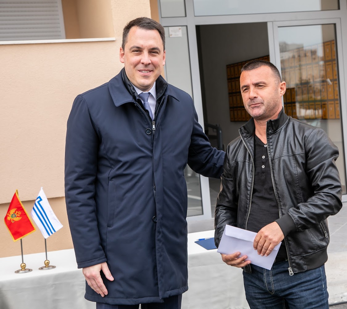 Vuković uručio ključeve: Stambeno pitanje riješio još 91 radnik naših preduzeća