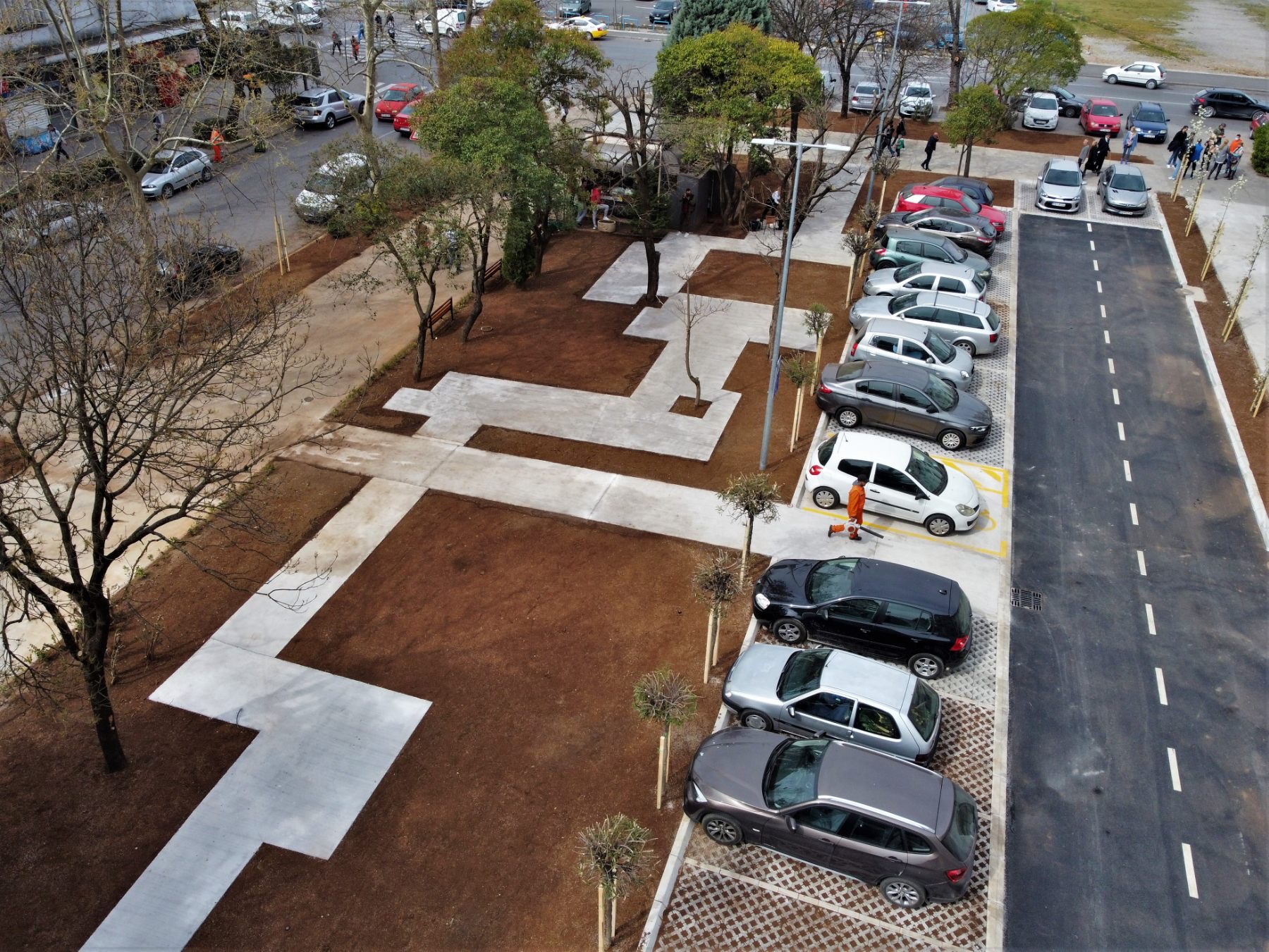 Uređen kutak u Ulici Vasa Raičkovića rezultat saradnje Glavnog grada, studenata i lokalne zajednice