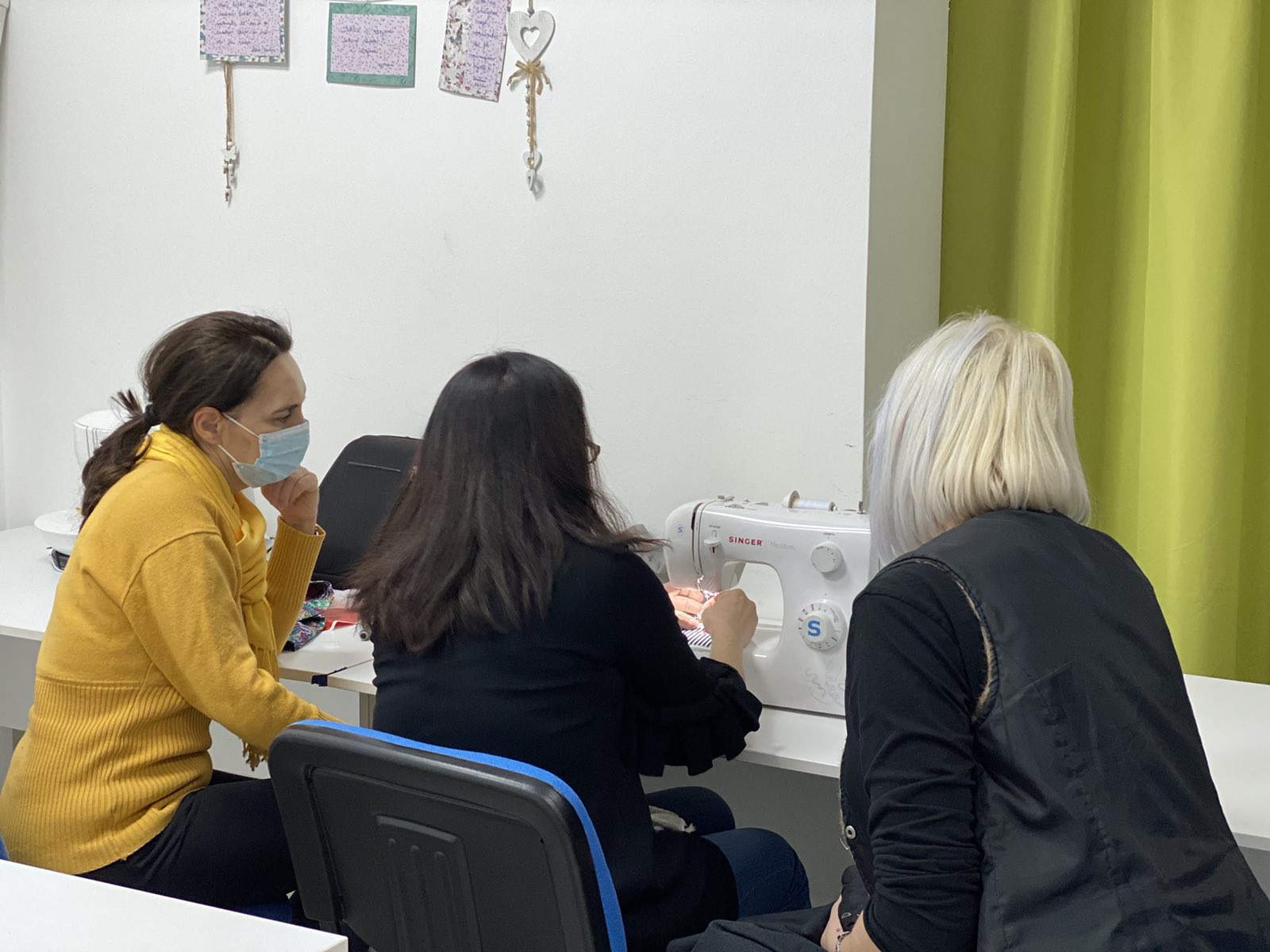 Završen treći ciklus obuke za rad na šivaćim mašinama za pripadnice socijalno ranjivih kategorija društva