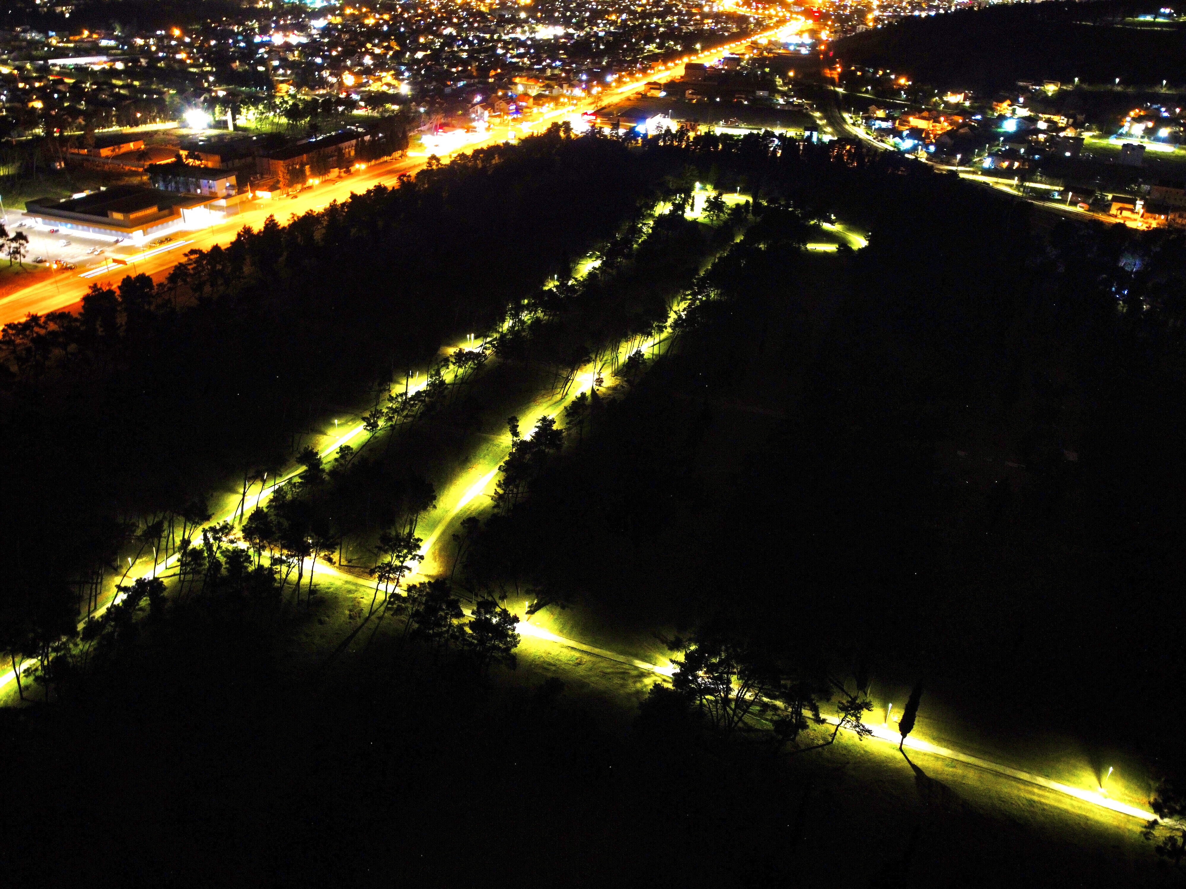 Savremena LED rasvjeta postavljena u park-šumi Zlatica
