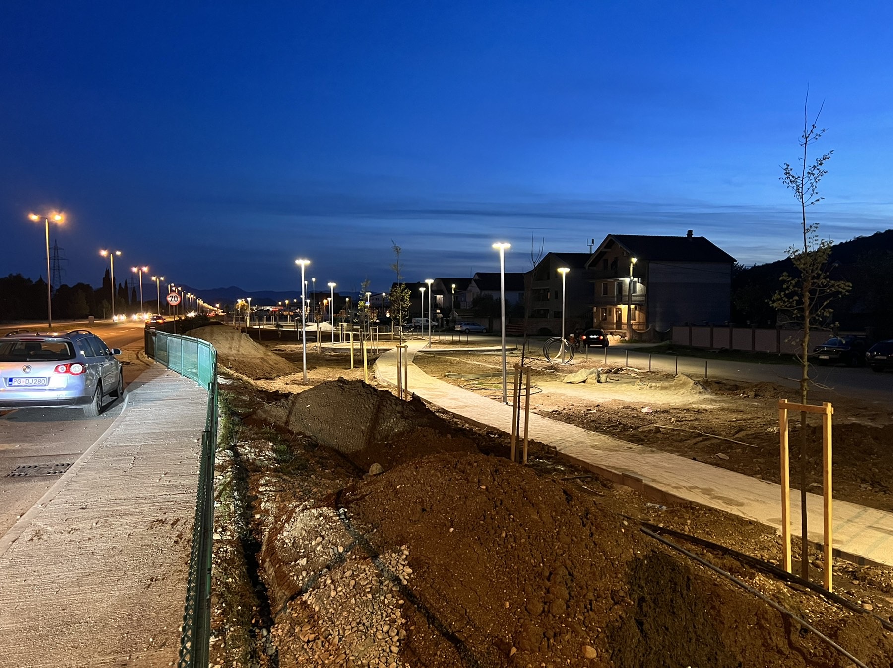 U sklopu izgradnje sportsko-rekreativne zone u Zelenici završeni radovi na postavljanju javne rasvjete