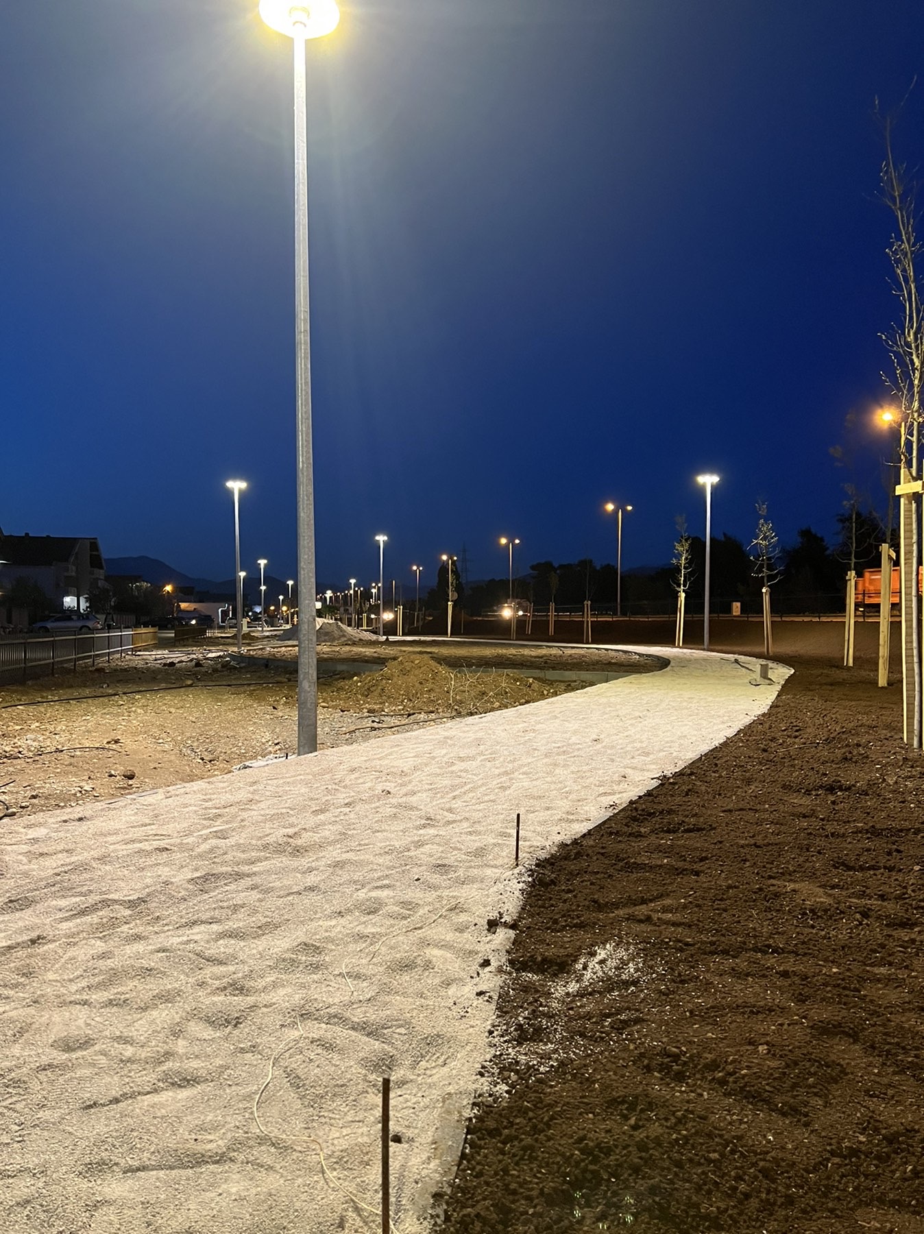 U sklopu izgradnje sportsko-rekreativne zone u Zelenici završeni radovi na postavljanju javne rasvjete