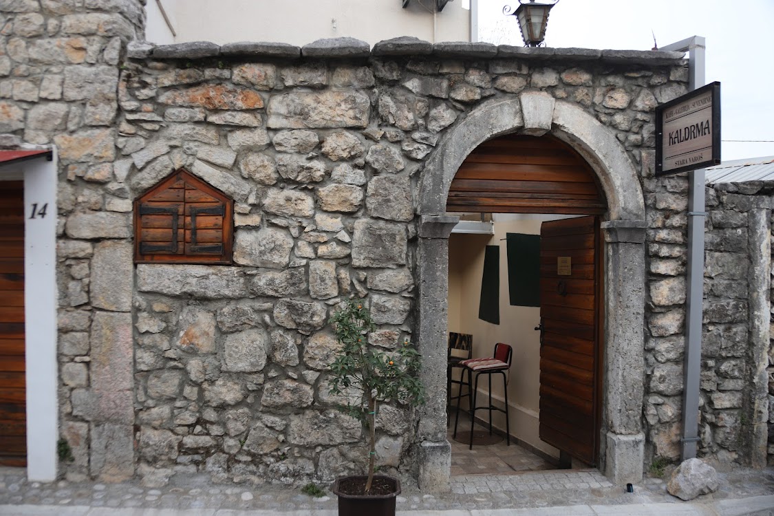 Uz podršku Glavnog grada otvoren kafe "Kaldrma" u Staroj varoši; Vuković najavio novi konkurs