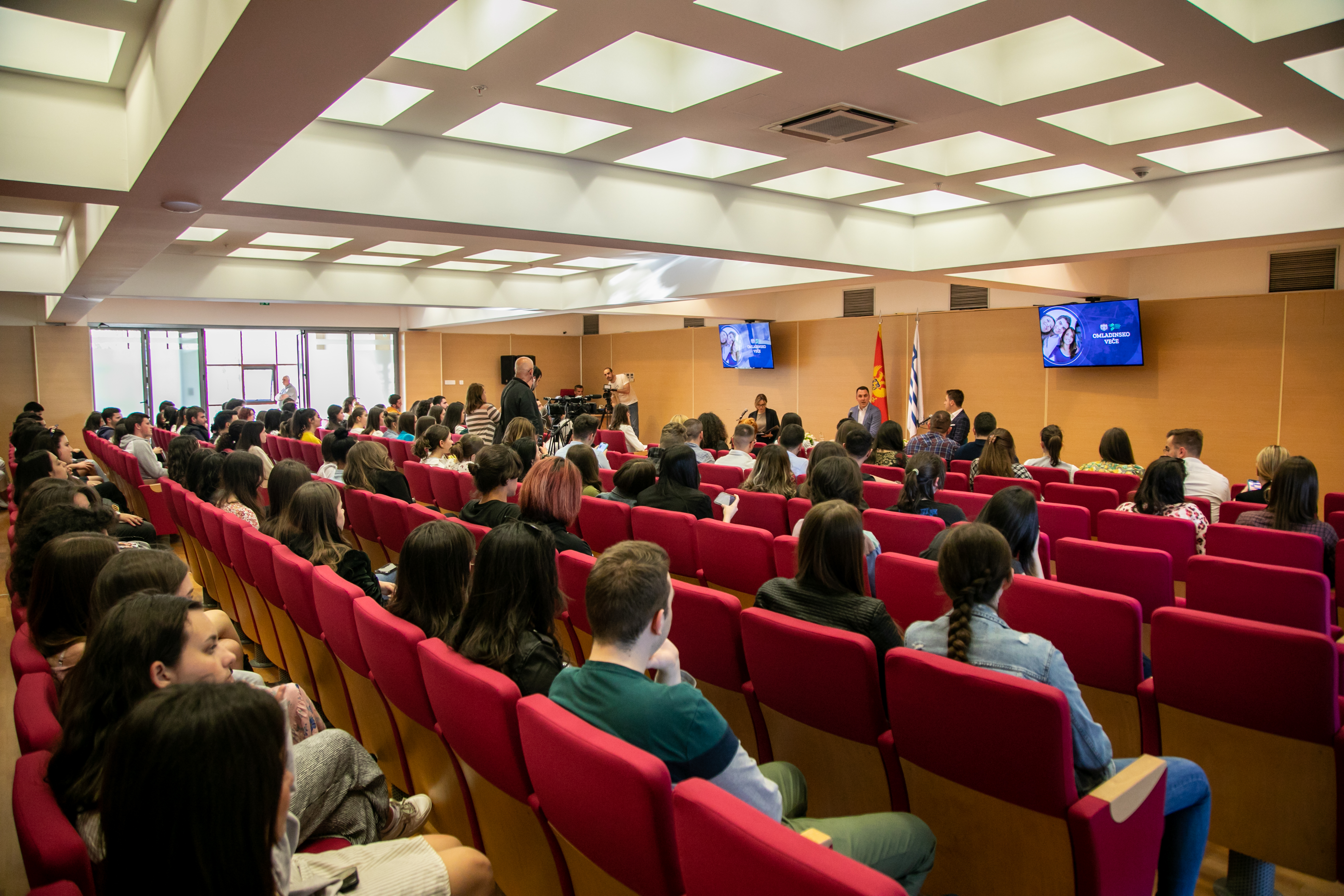 Održano Omladinsko veče; Vuković: Mladi dobijaju novo mjesto za okupljanje i druženje u centru grada