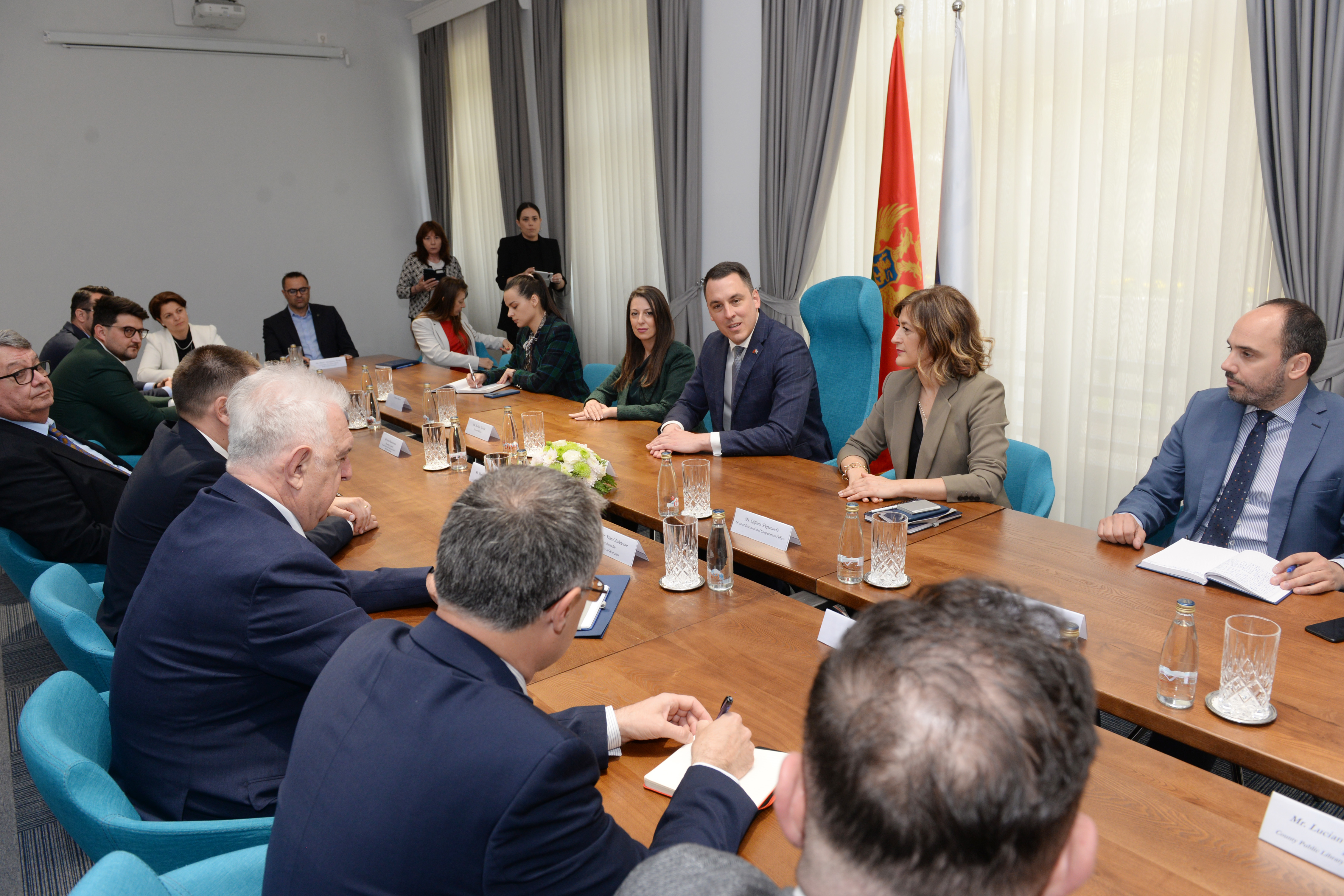 Vuković ugostio delegaciju rumunskog okruga Dolž i grada Krajova; Potpisan protokol o saradnji i otvoren rumunski kulturno-informativni punkt u Podgorici