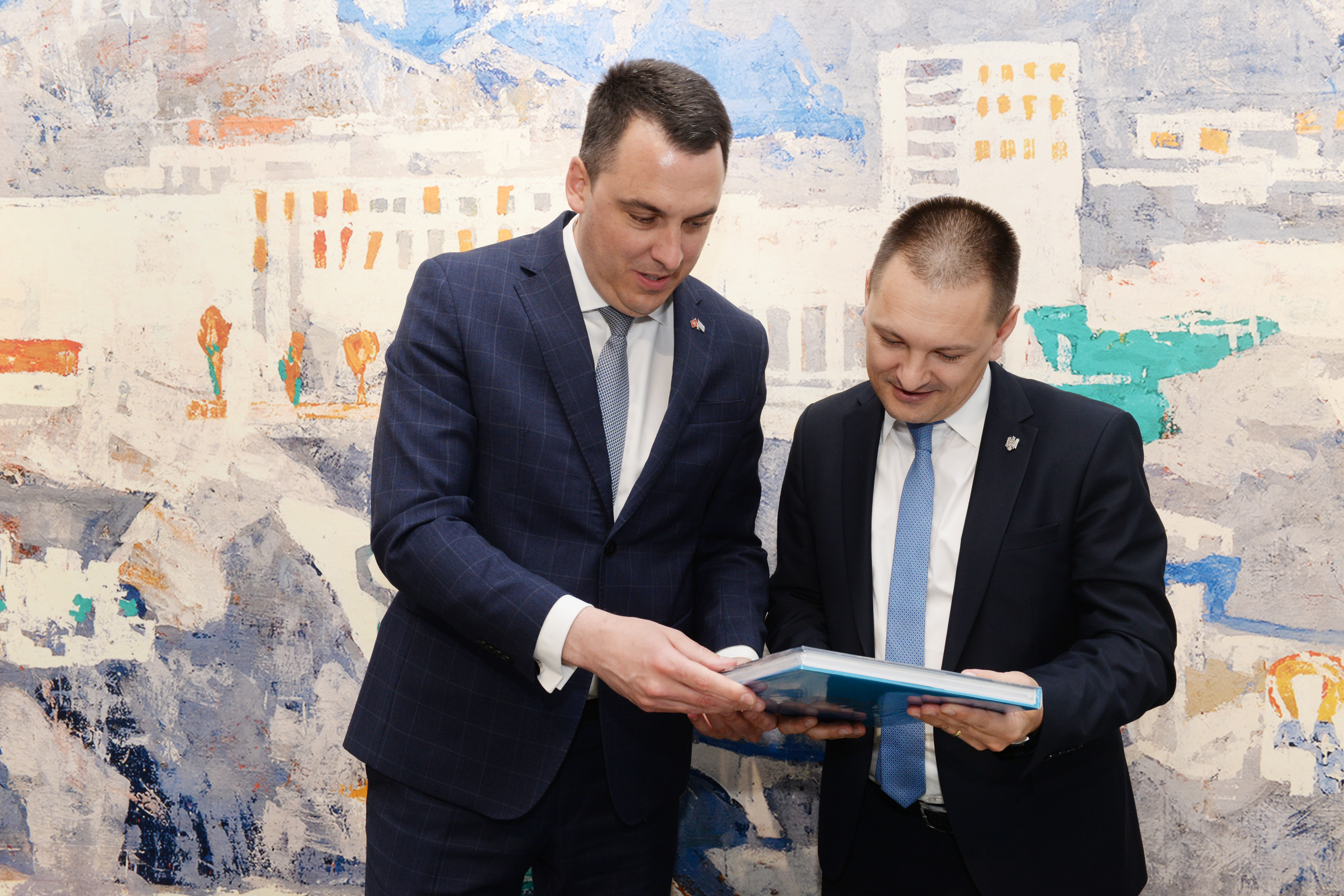 Vuković ugostio delegaciju rumunskog okruga Dolž i grada Krajova; Potpisan protokol o saradnji i otvoren rumunski kulturno-informativni punkt u Podgorici