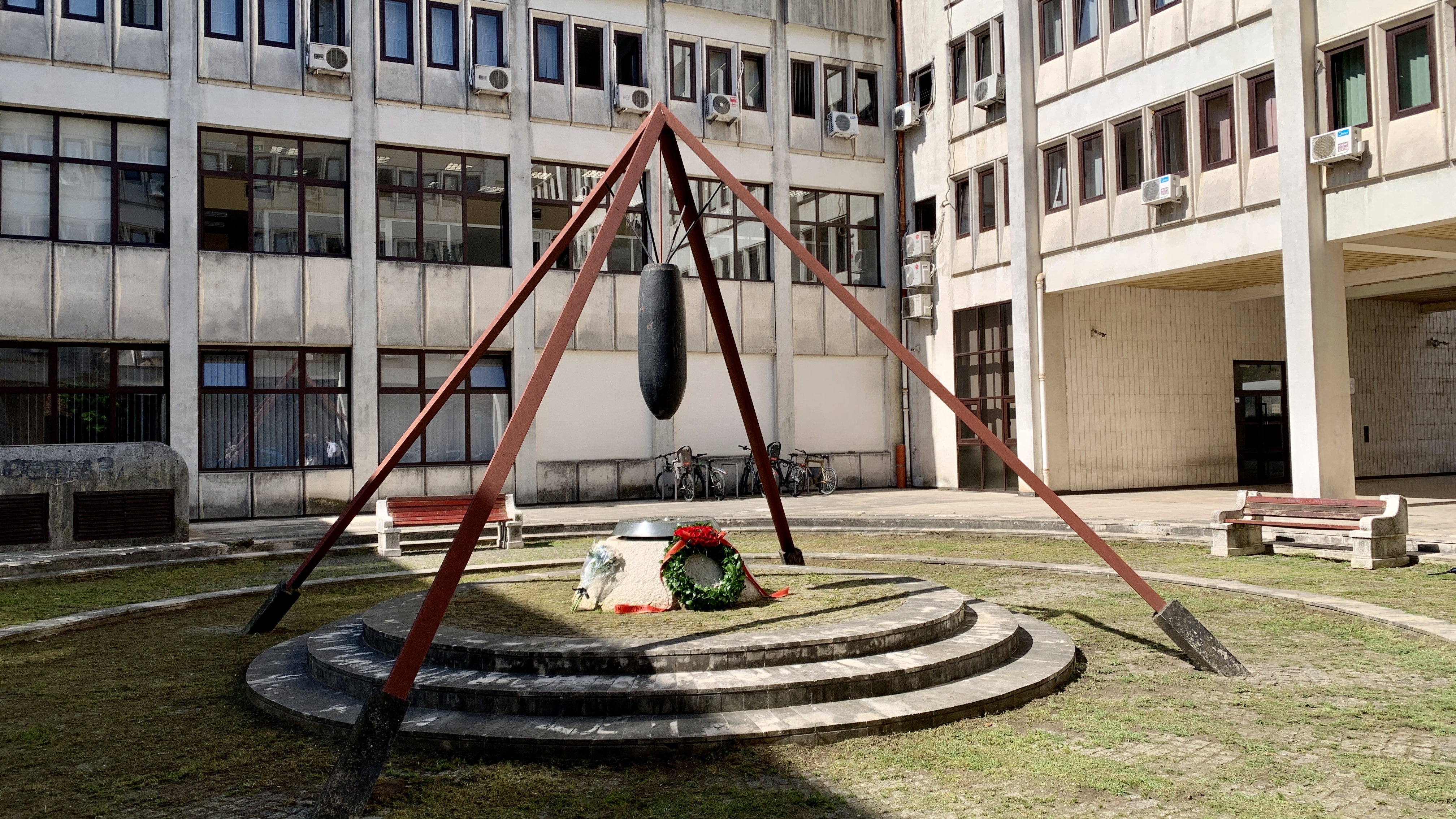 Položen vijenac na spomenik žrtvama savezničkog bombardovanja