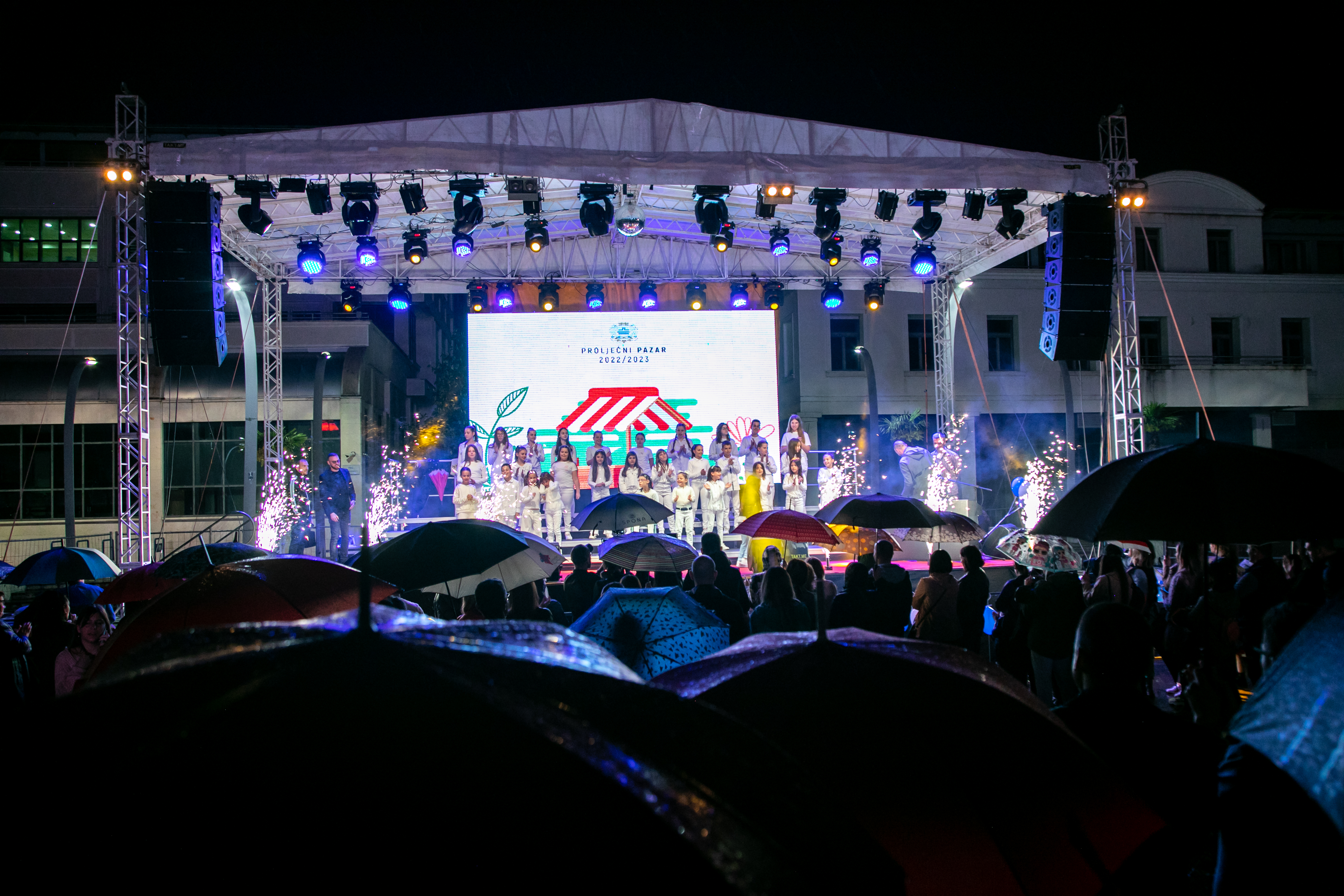 Pazar se vratio u grad; Vuković: Dobra zabava, pozitivna energija i lijepo druženje krasiće gradski trg