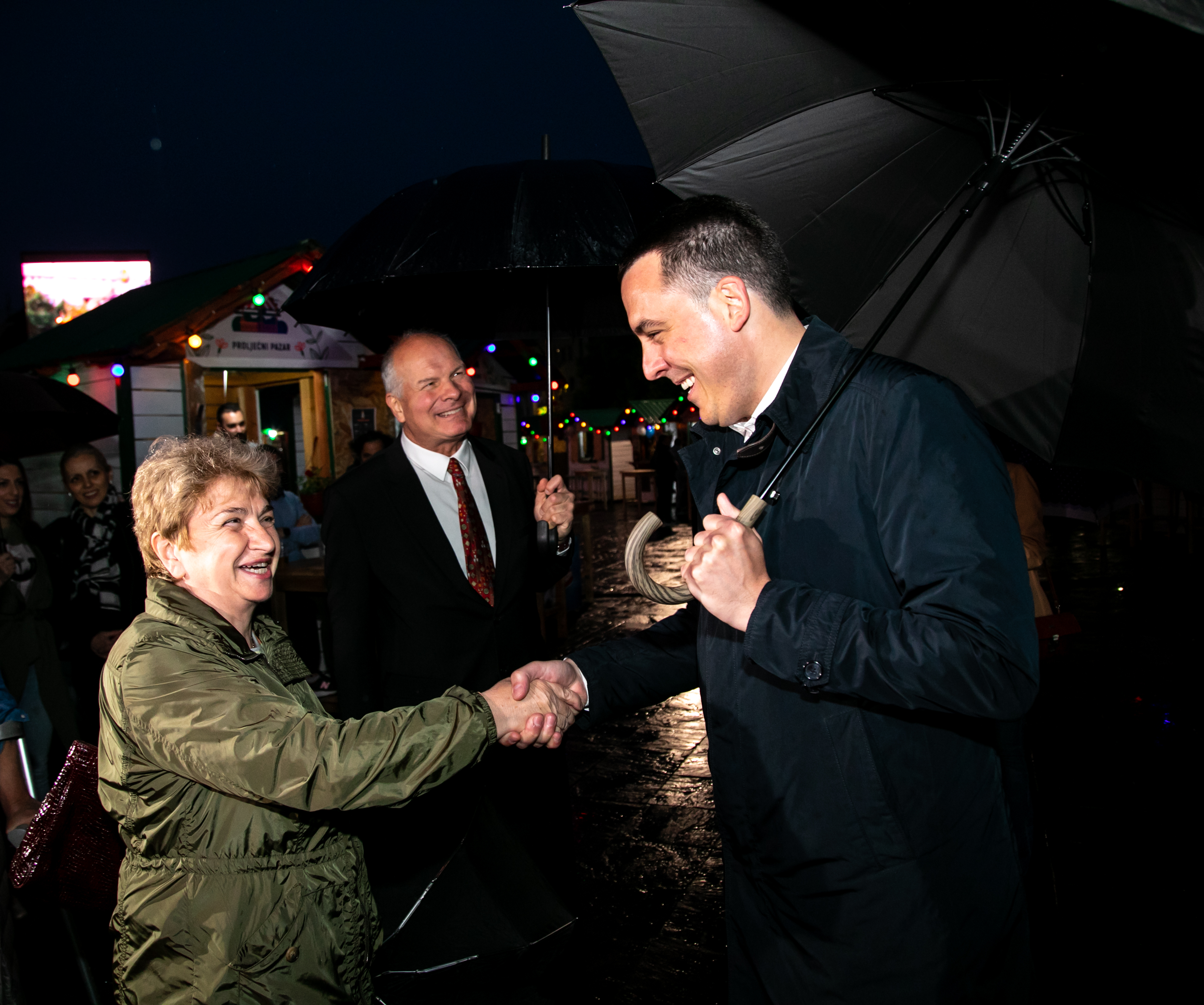 Pazar se vratio u grad; Vuković: Dobra zabava, pozitivna energija i lijepo druženje krasiće gradski trg