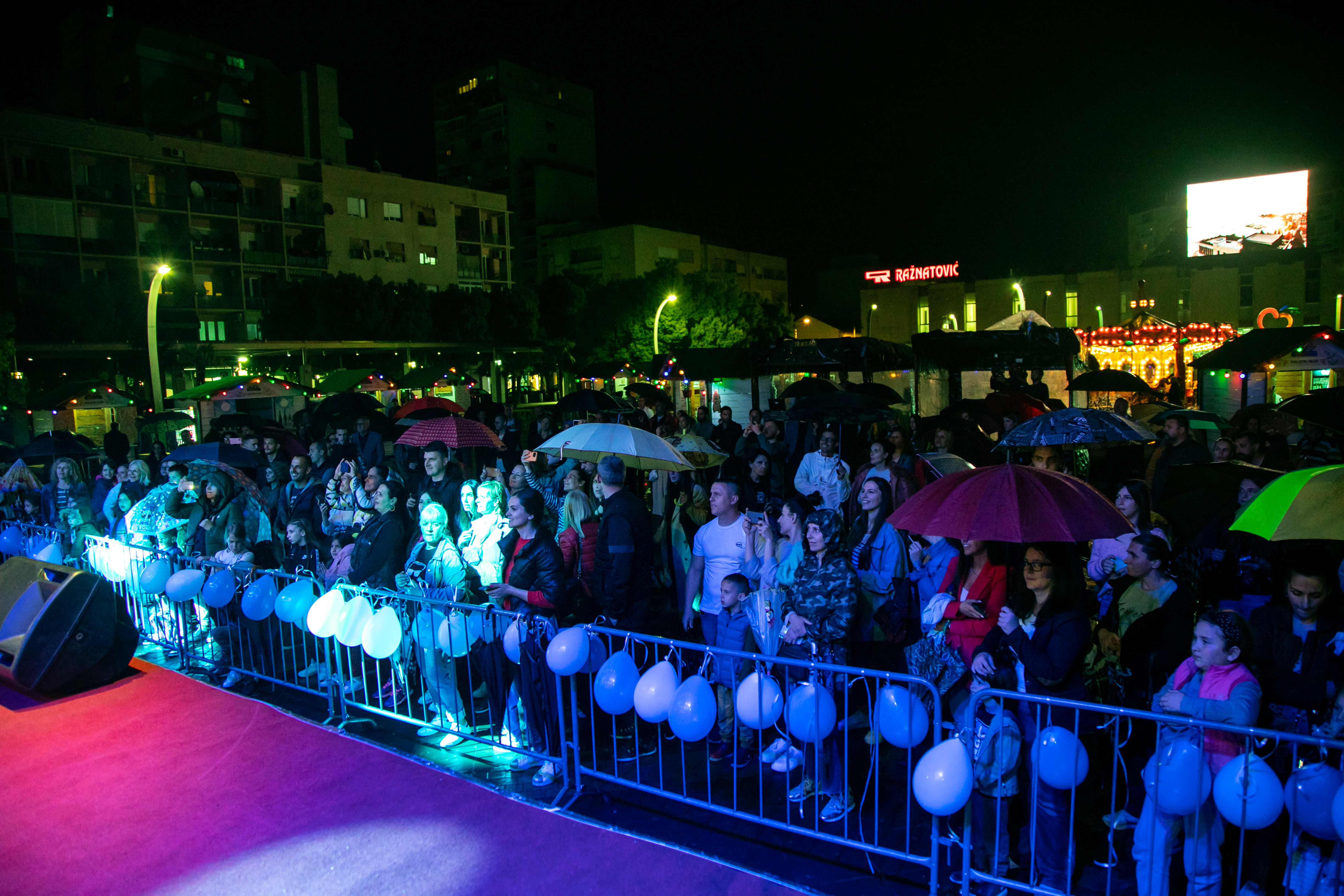 Pazar se vratio u grad; Vuković: Dobra zabava, pozitivna energija i lijepo druženje krasiće gradski trg