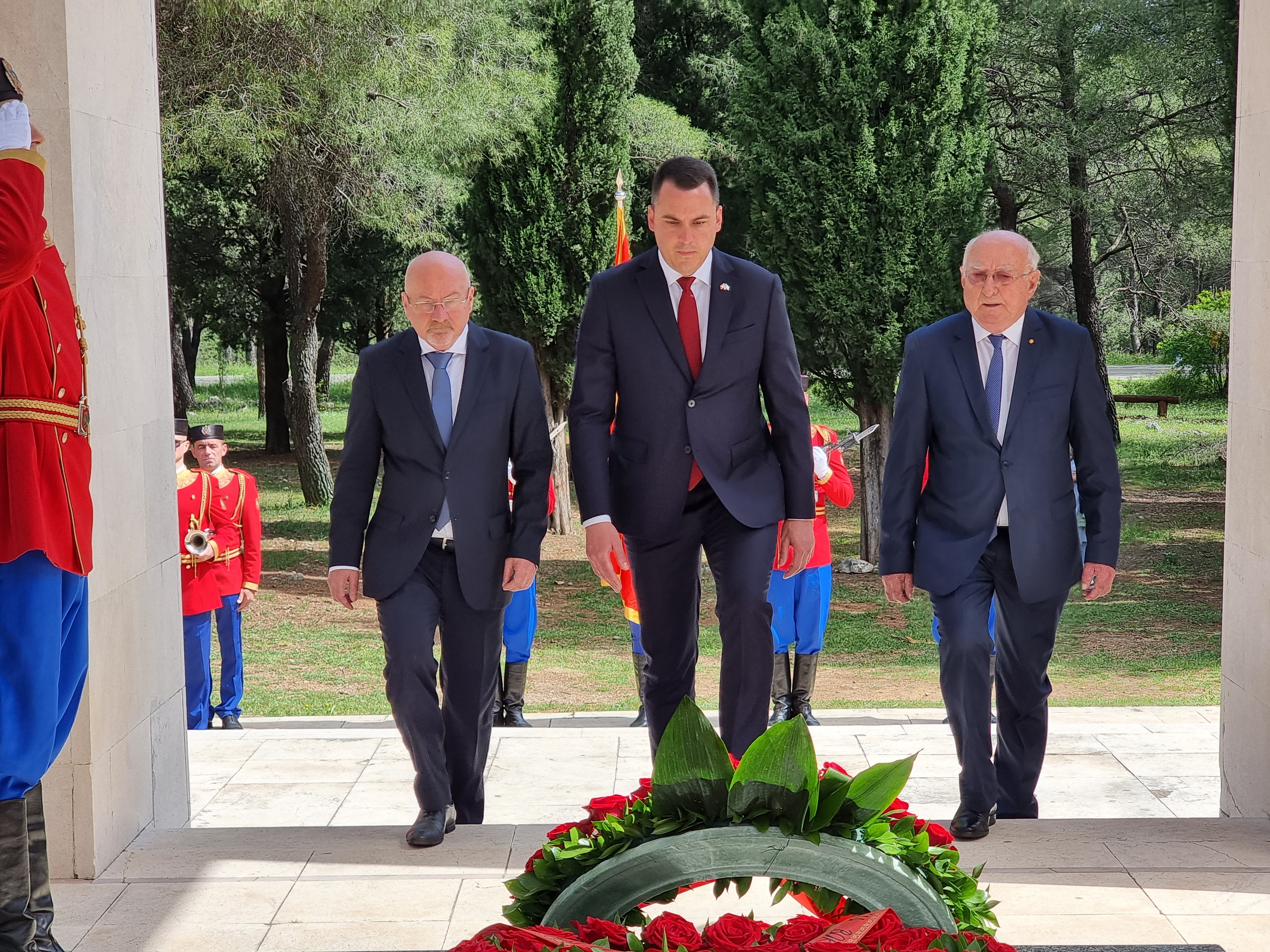 Delegacija Glavnog grada položila vijenac na Spomenik Partizanu borcu na Gorici