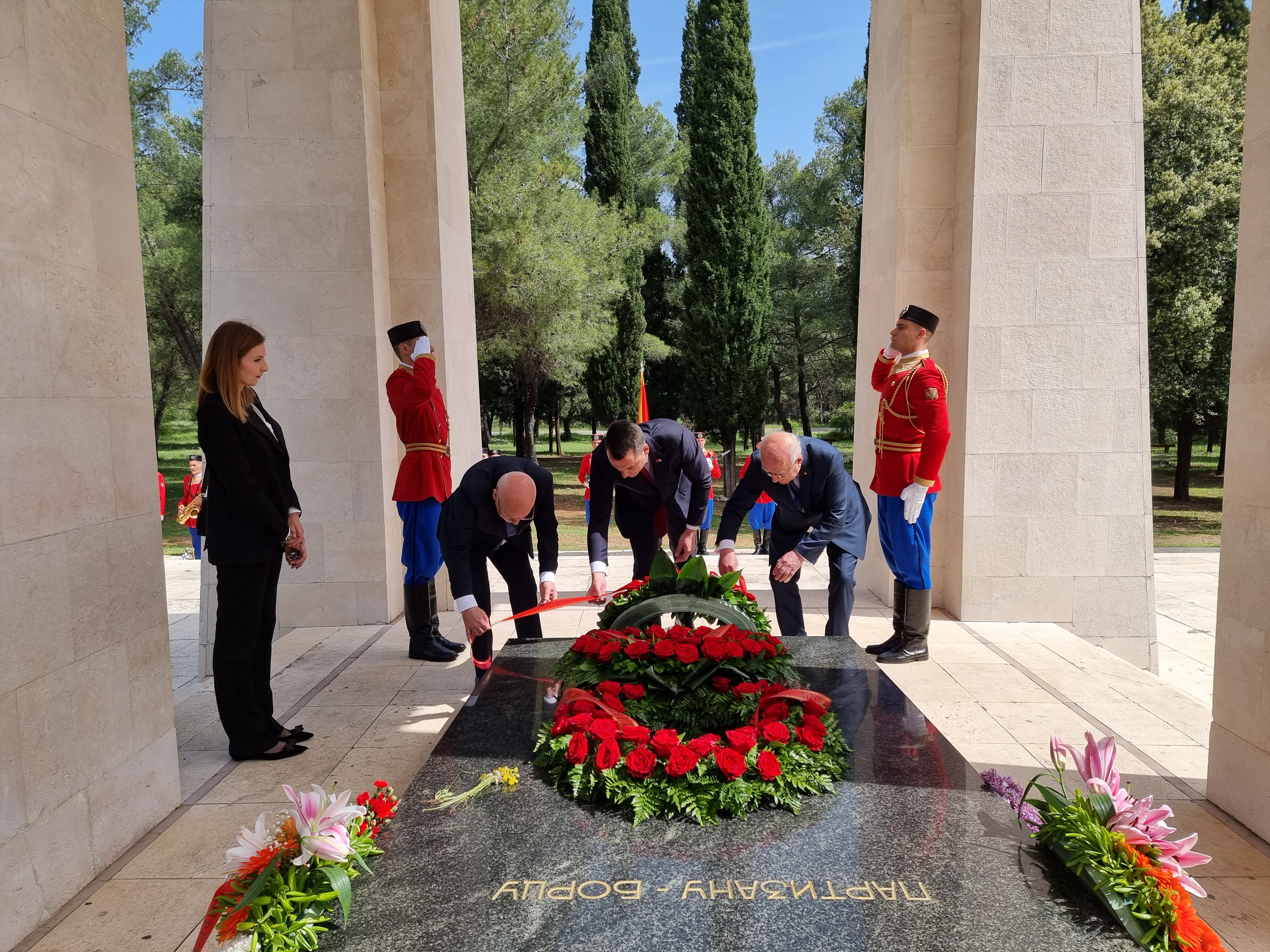 Delegacija Glavnog grada položila vijenac na Spomenik Partizanu borcu na Gorici