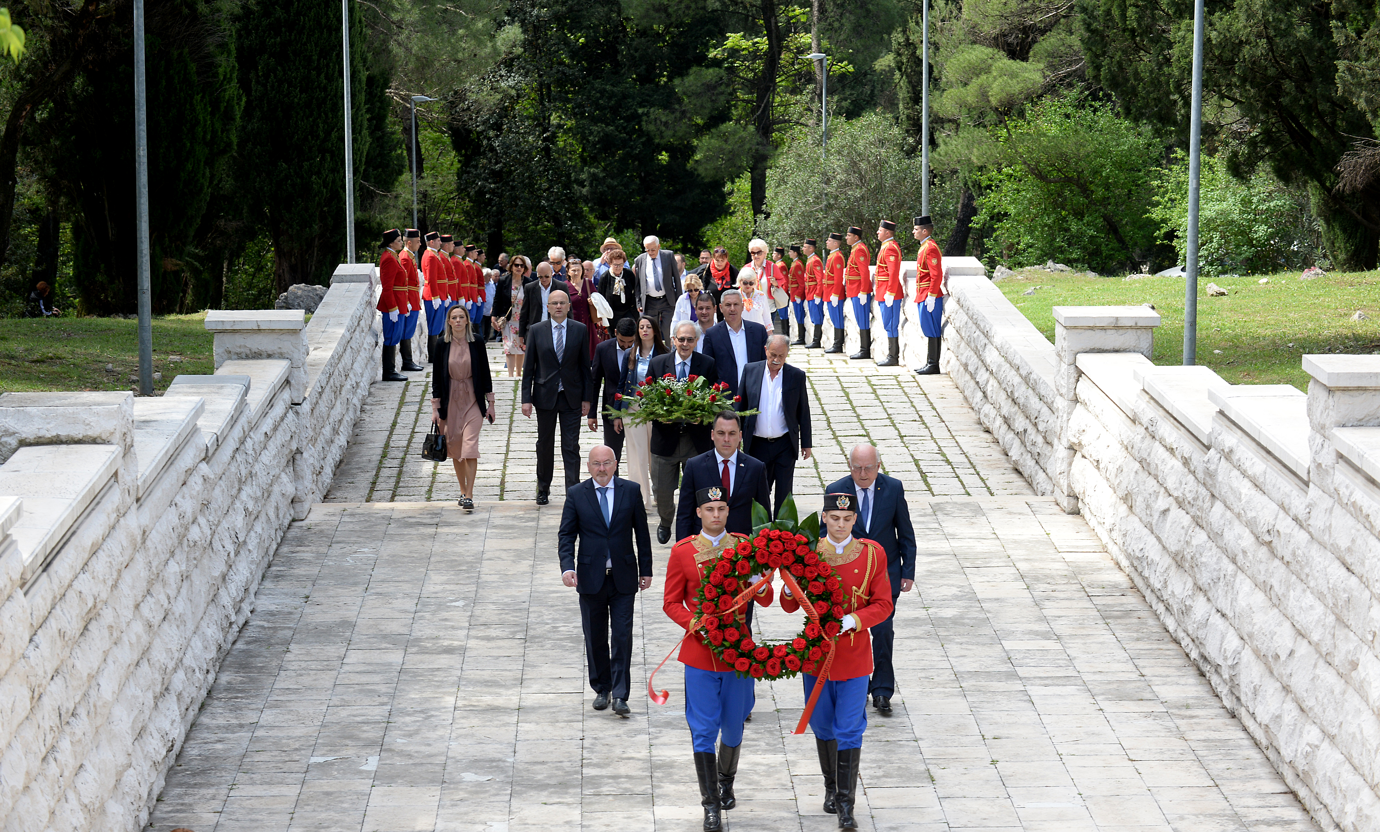 Delegacija Glavnog grada položila vijenac na Spomenik Partizanu borcu na Gorici