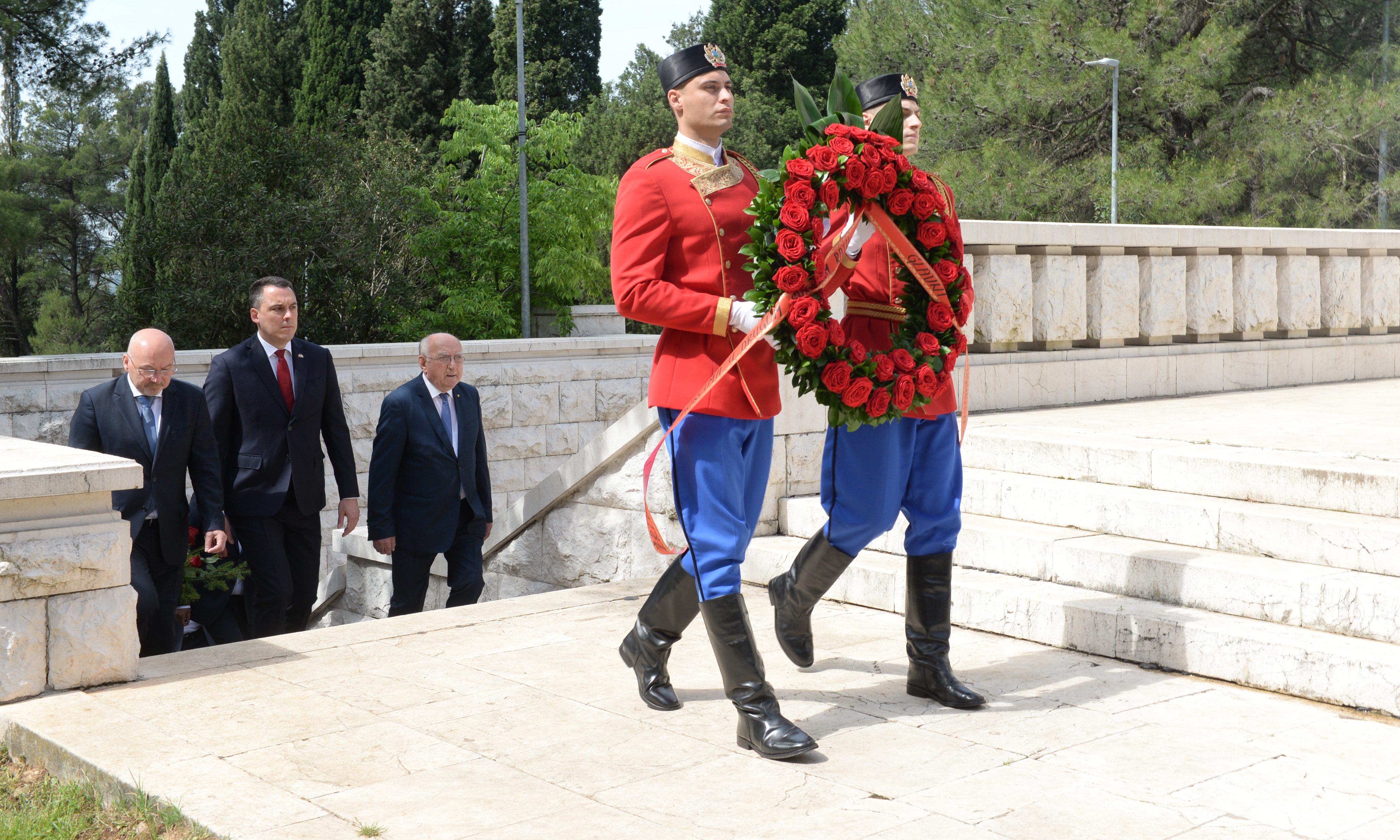 Delegacija Glavnog grada položila vijenac na Spomenik Partizanu borcu na Gorici