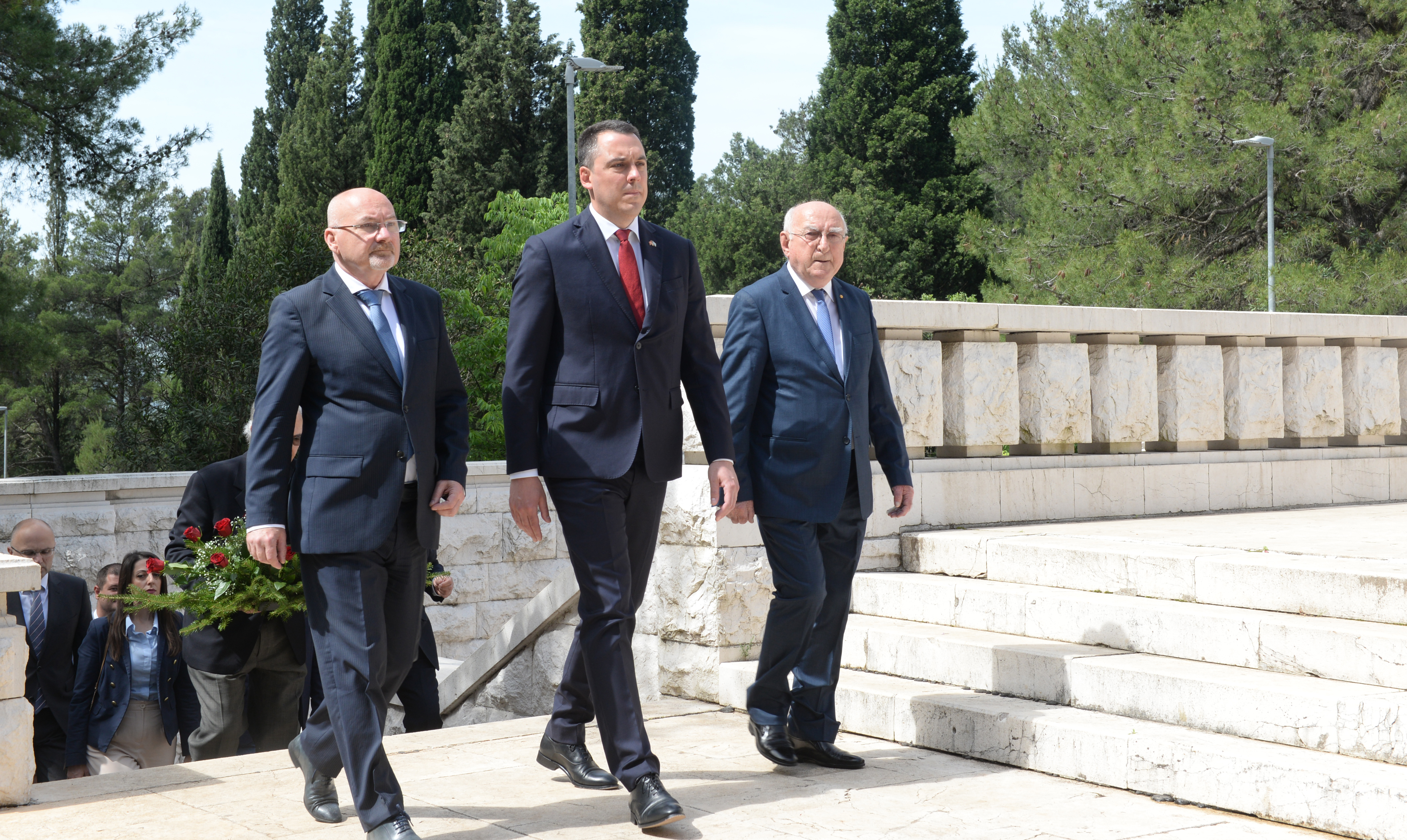 Delegacija Glavnog grada položila vijenac na Spomenik Partizanu borcu na Gorici