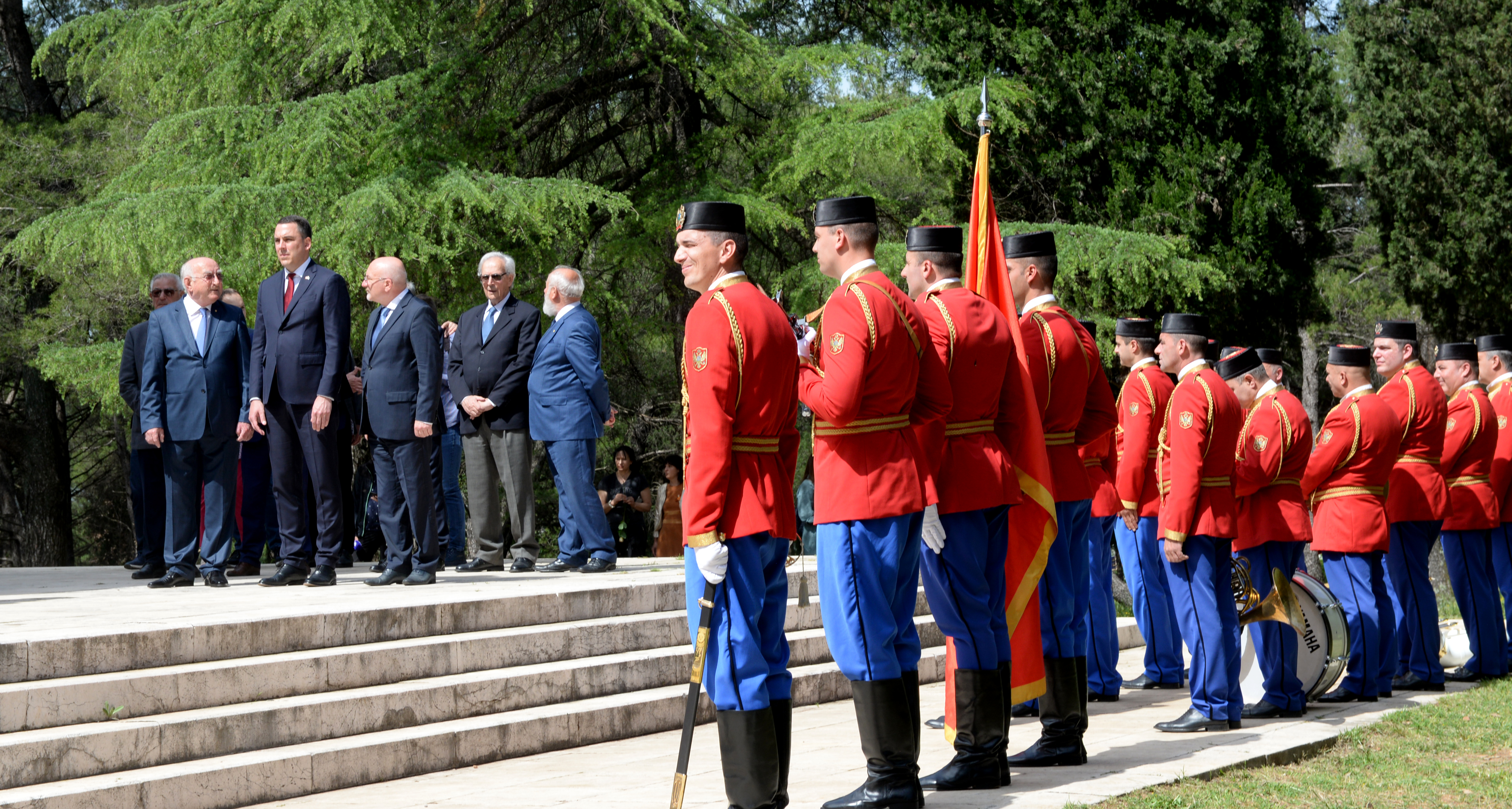 Delegacija Glavnog grada položila vijenac na Spomenik Partizanu borcu na Gorici