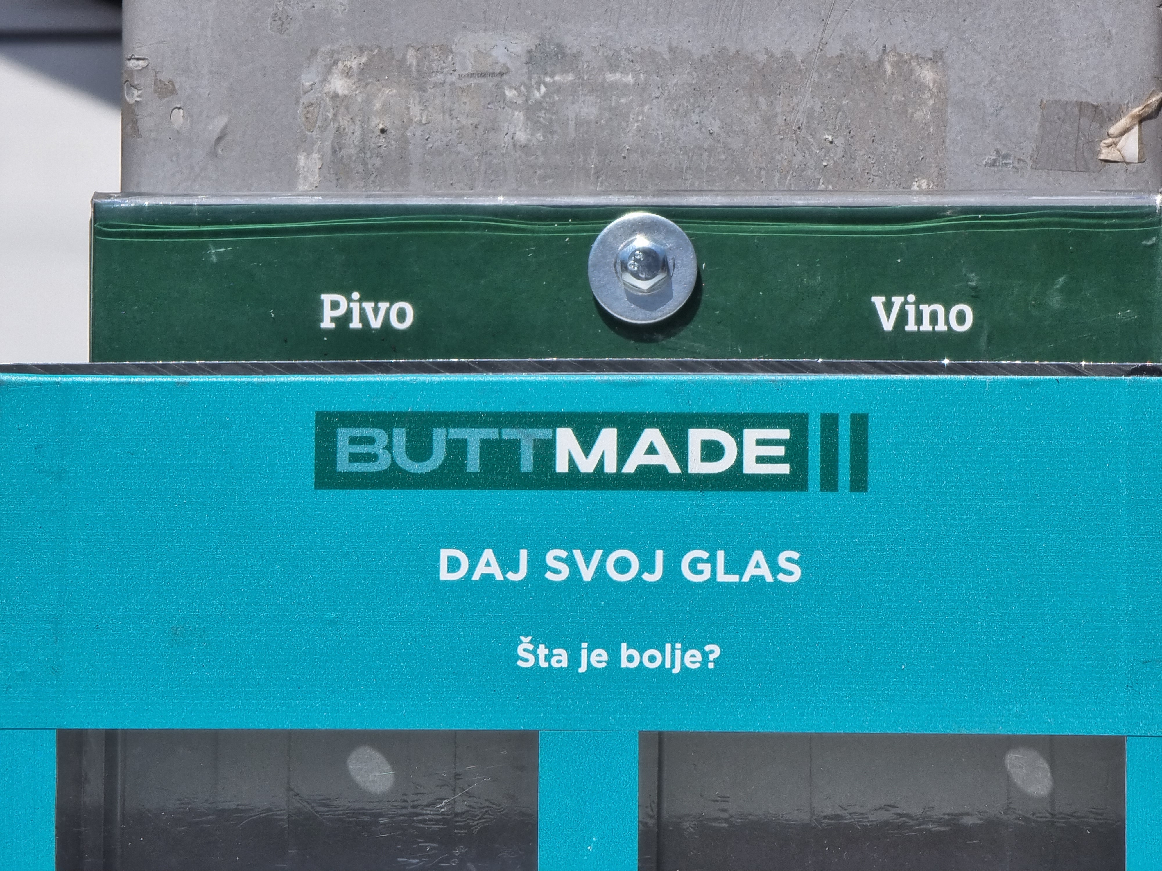 Anketne pepeljare postavljene na tri lokacije u Podgorici