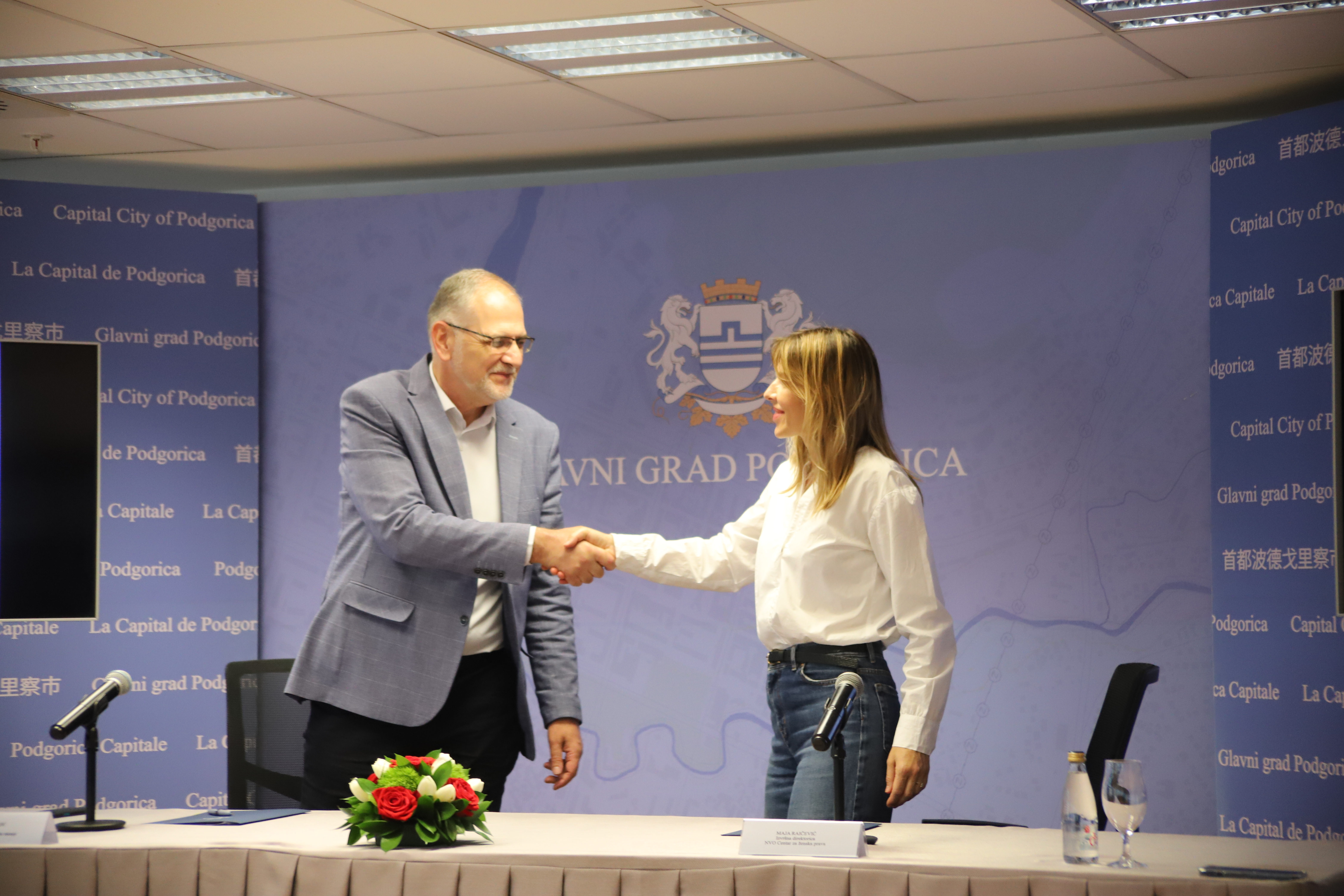 Potpisan memorandum o saradnji između Glavnog grada i Centra za ženska prava – Obezbijeđen smještaj za žrtve porodičnog nasilja