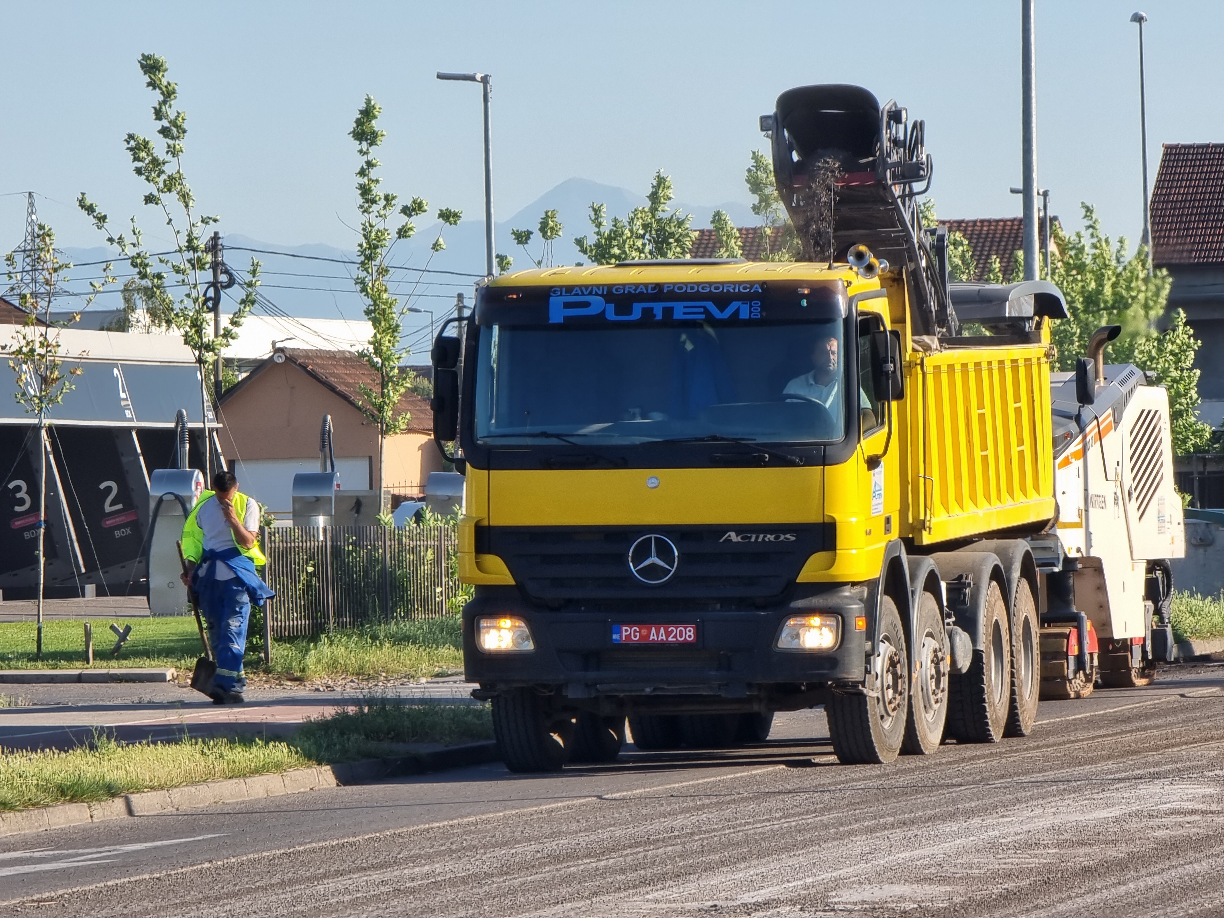 U toku radovi na sanaciji Ulice Kralja Nikole i izgradnji novih 60 parking mjesta