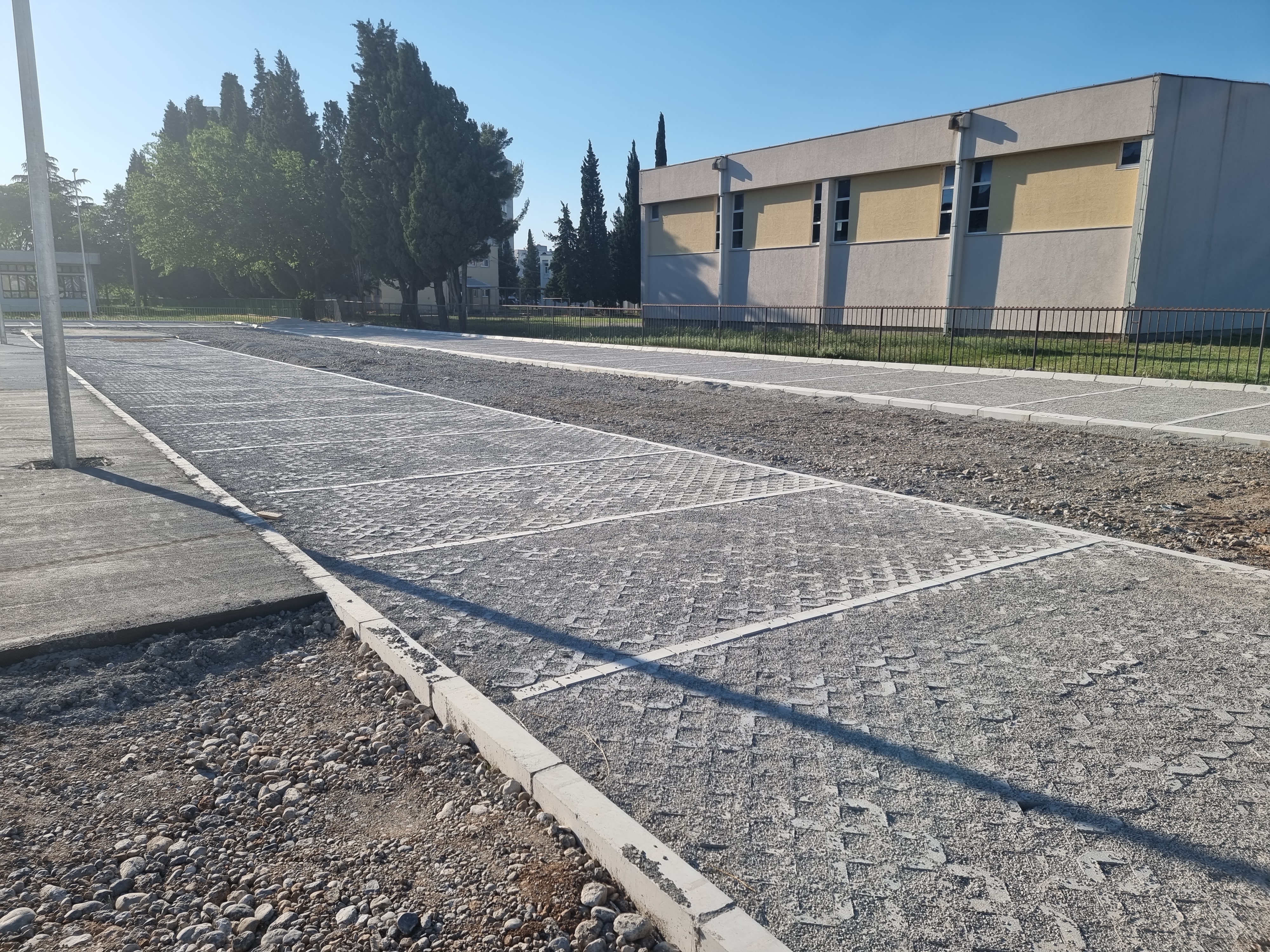 U toku radovi na sanaciji Ulice Kralja Nikole i izgradnji novih 60 parking mjesta