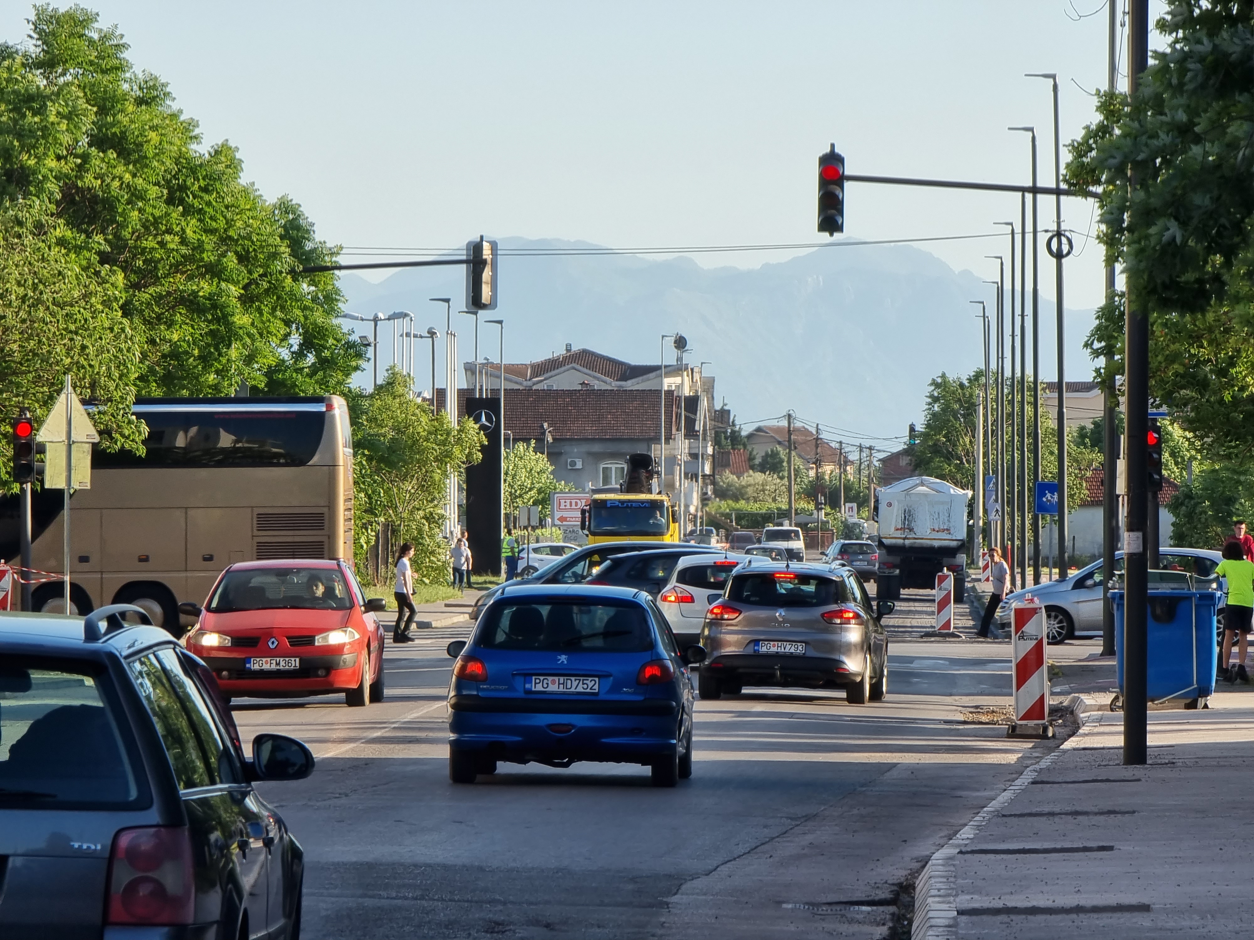 U toku radovi na sanaciji Ulice Kralja Nikole i izgradnji novih 60 parking mjesta