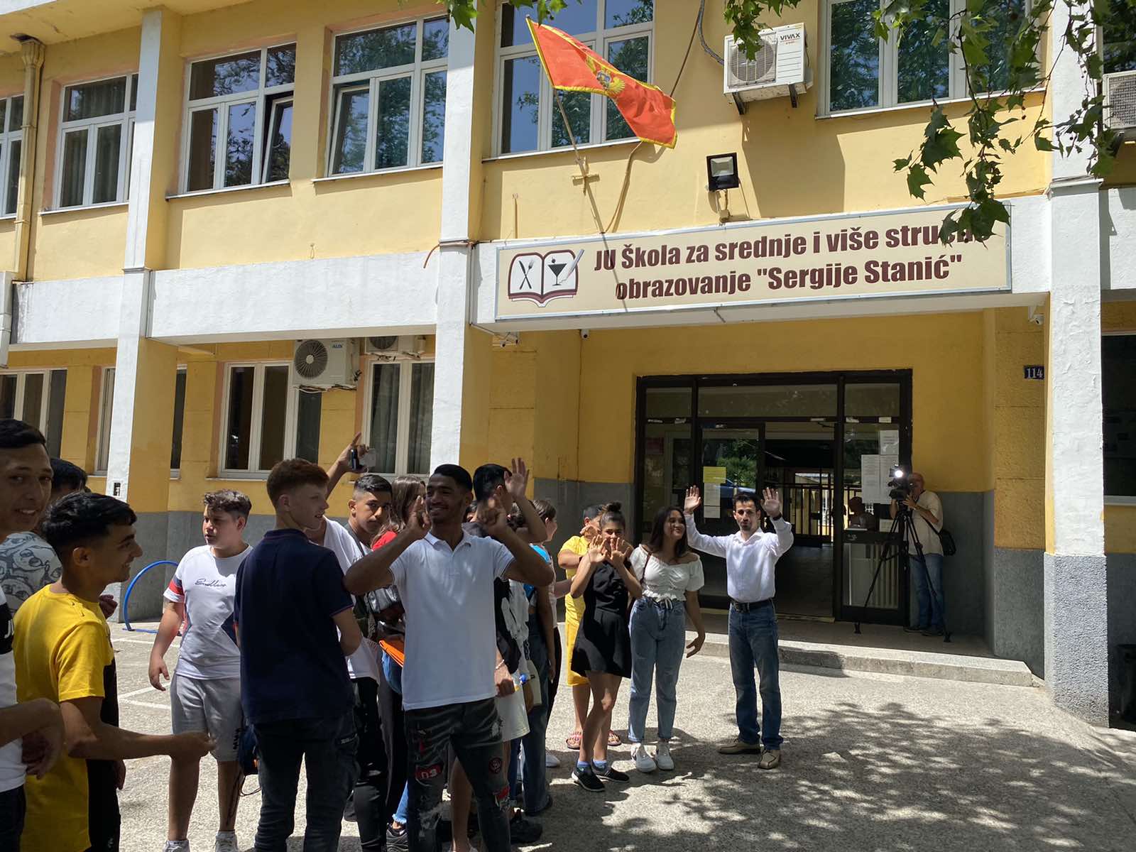 Mladi Romi i Egipćani u obilasku srednjih škola